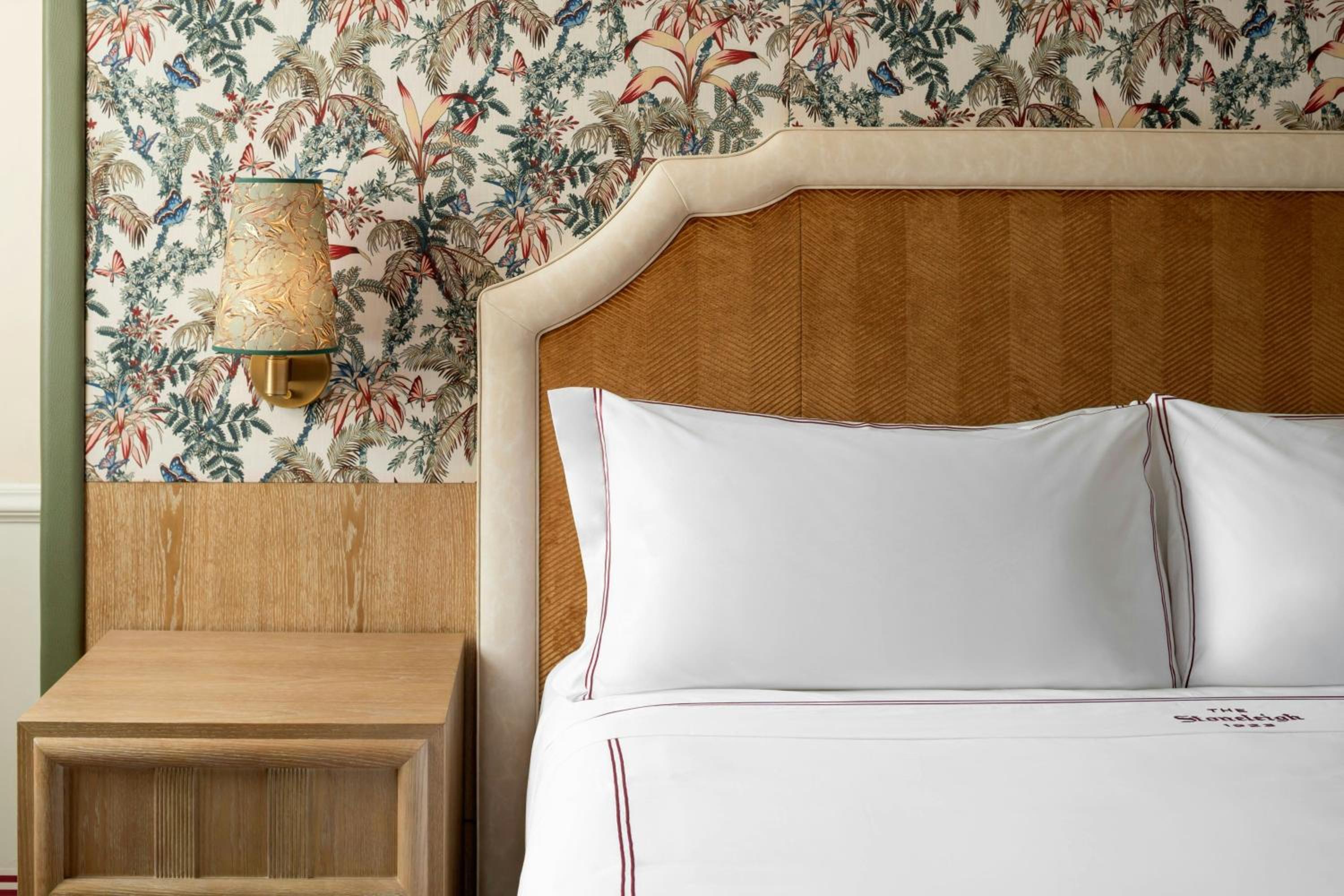 Deluxe King Room - Photo 6