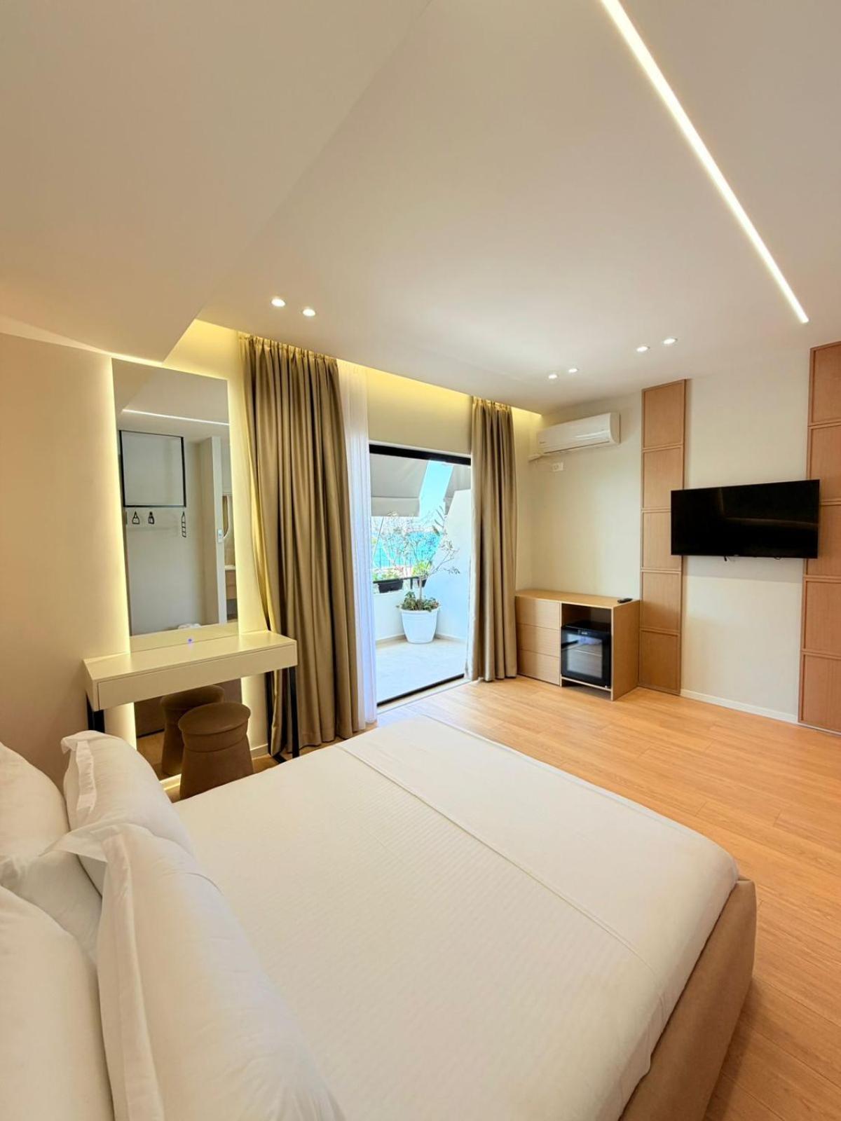 Deluxe Triple Room with Sea View