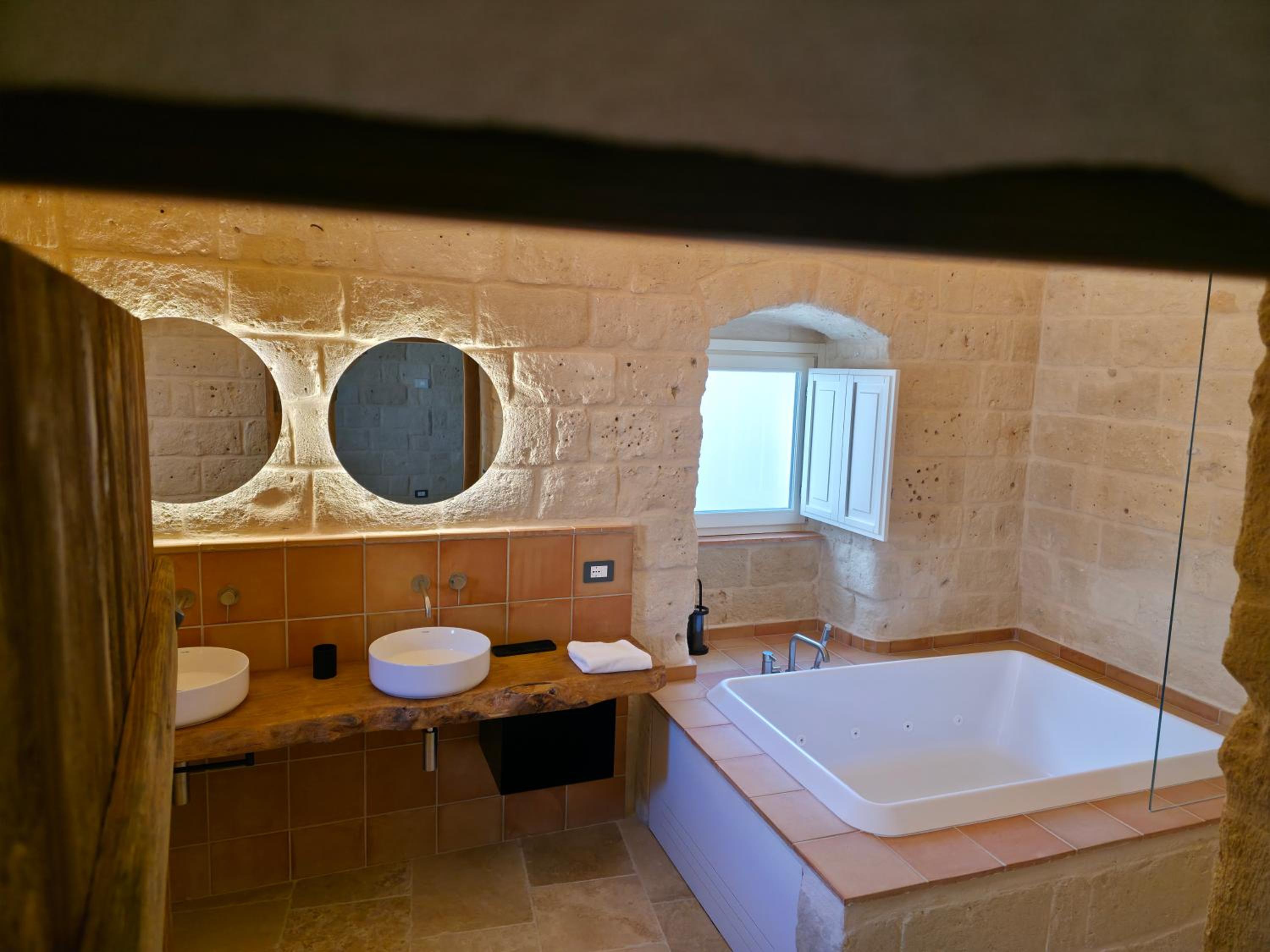 Deluxe Suite with Spa Bath