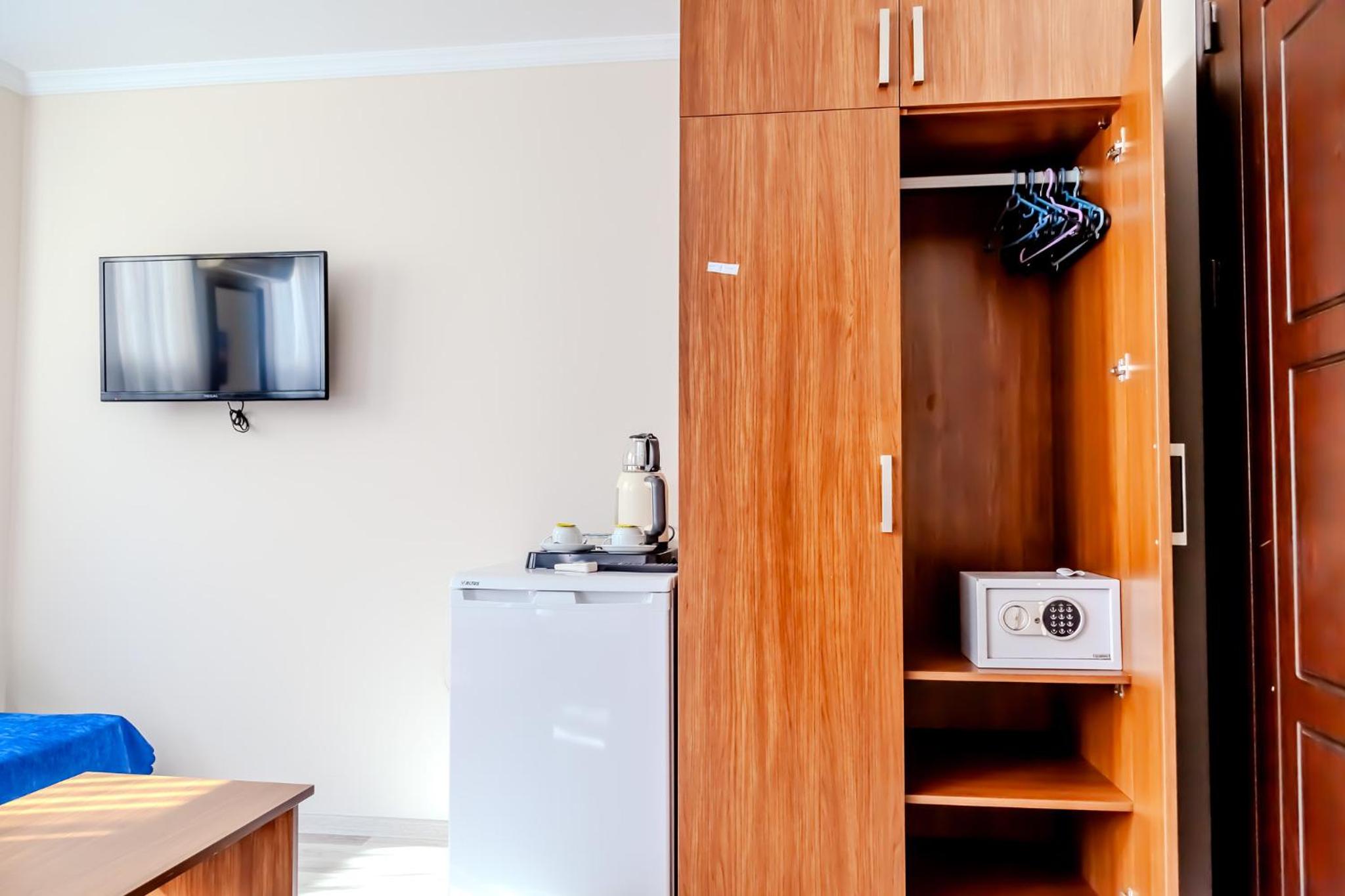 Budget Double Room photo 2