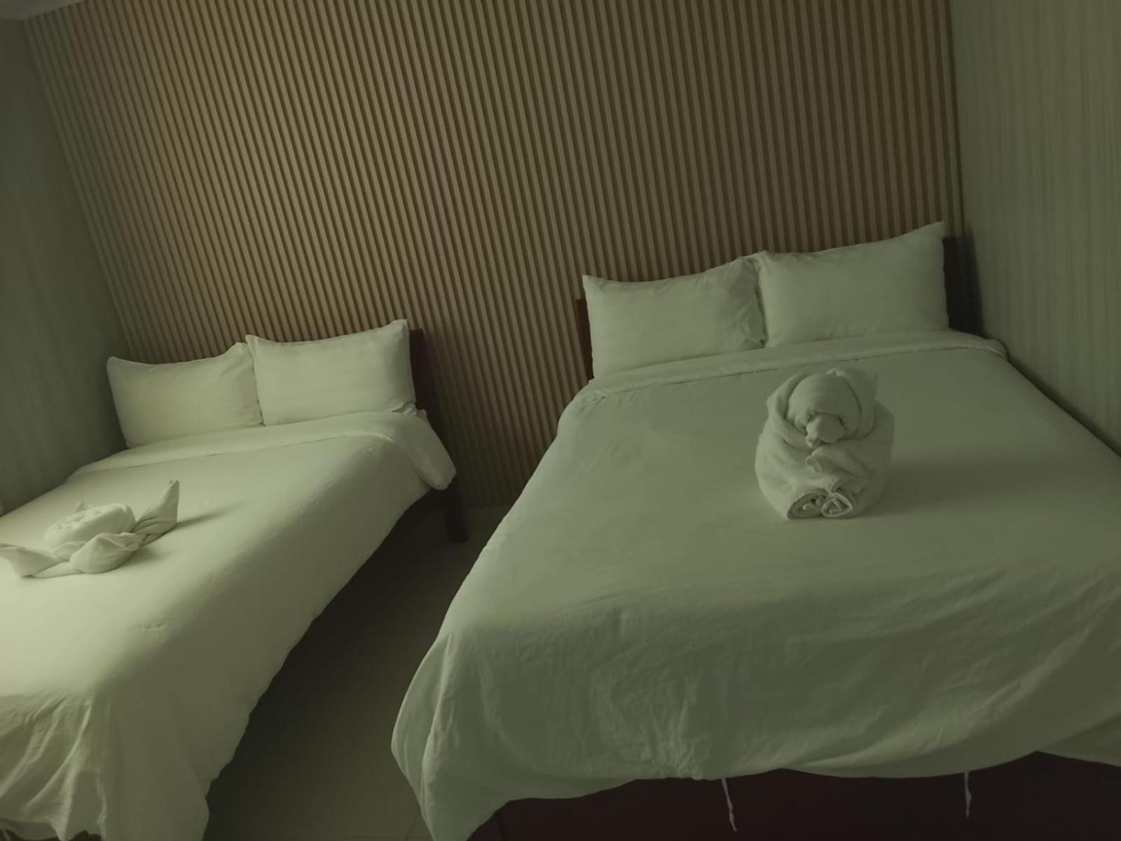 Queen Room with Two Queen Beds photo 3
