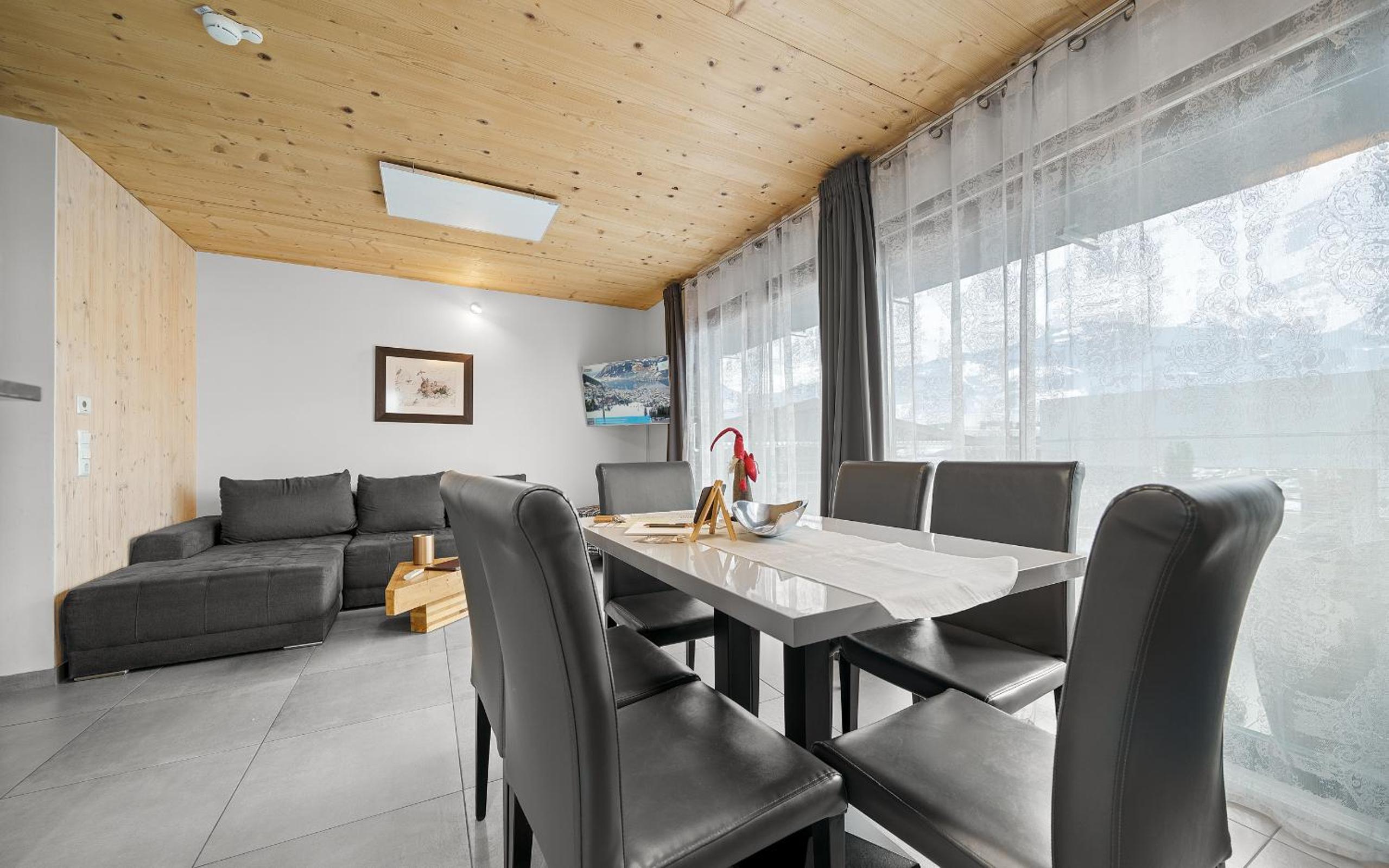 Two-Bedroom Apartment with Mountain View photo 1