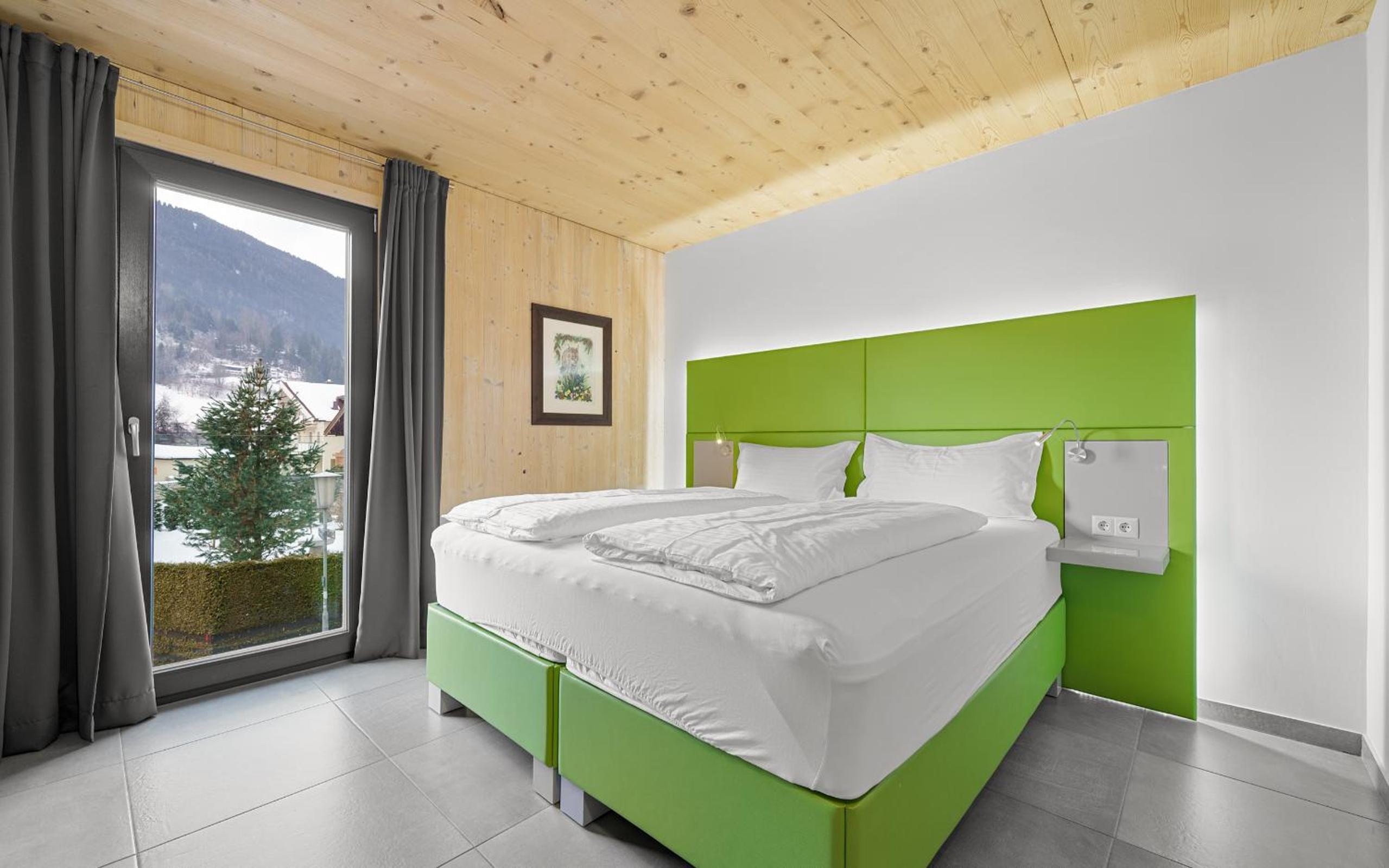 Two-Bedroom Apartment with Mountain View photo 2
