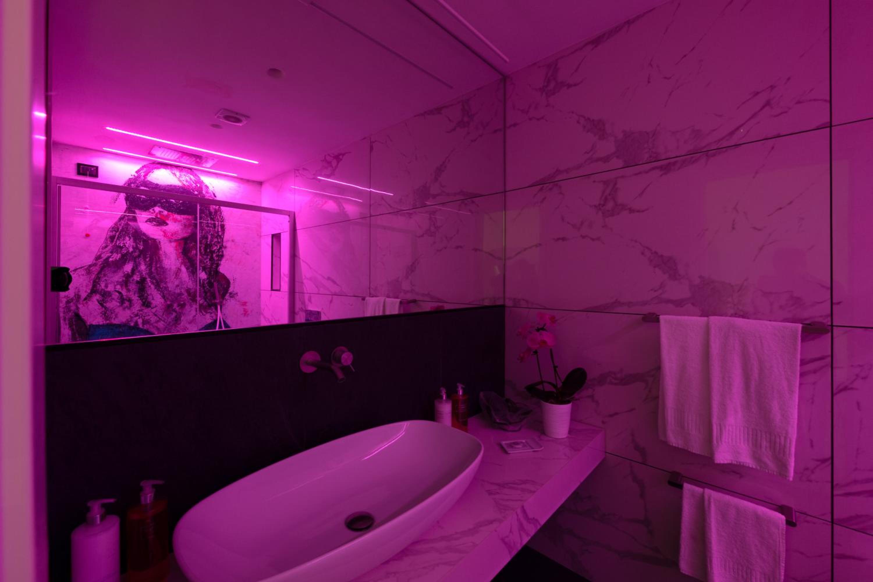 King Room with Large Sea View Terrace and Hot Tub  - Photo 16