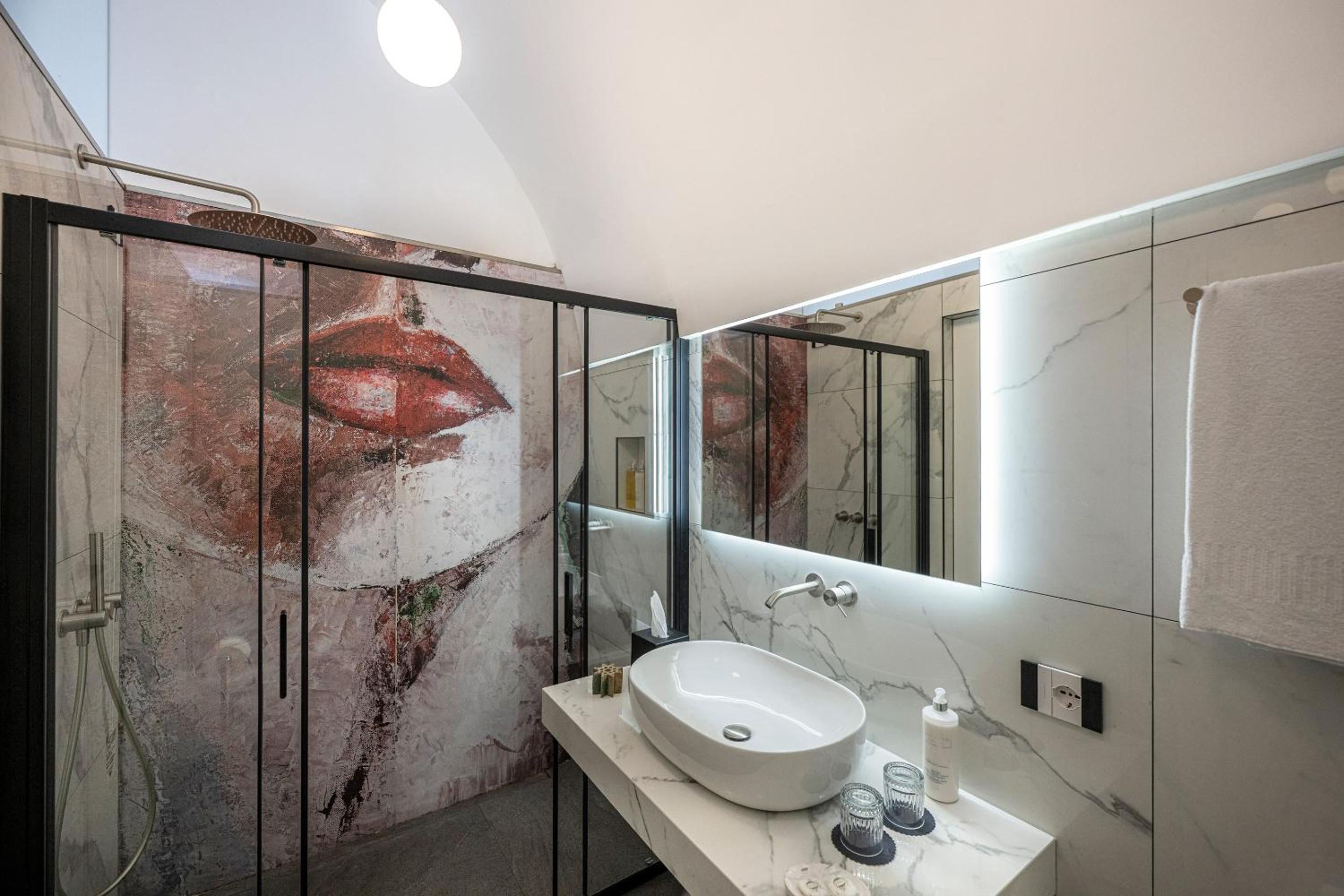 King Room with Large Sea View Terrace and Hot Tub  - Photo 6