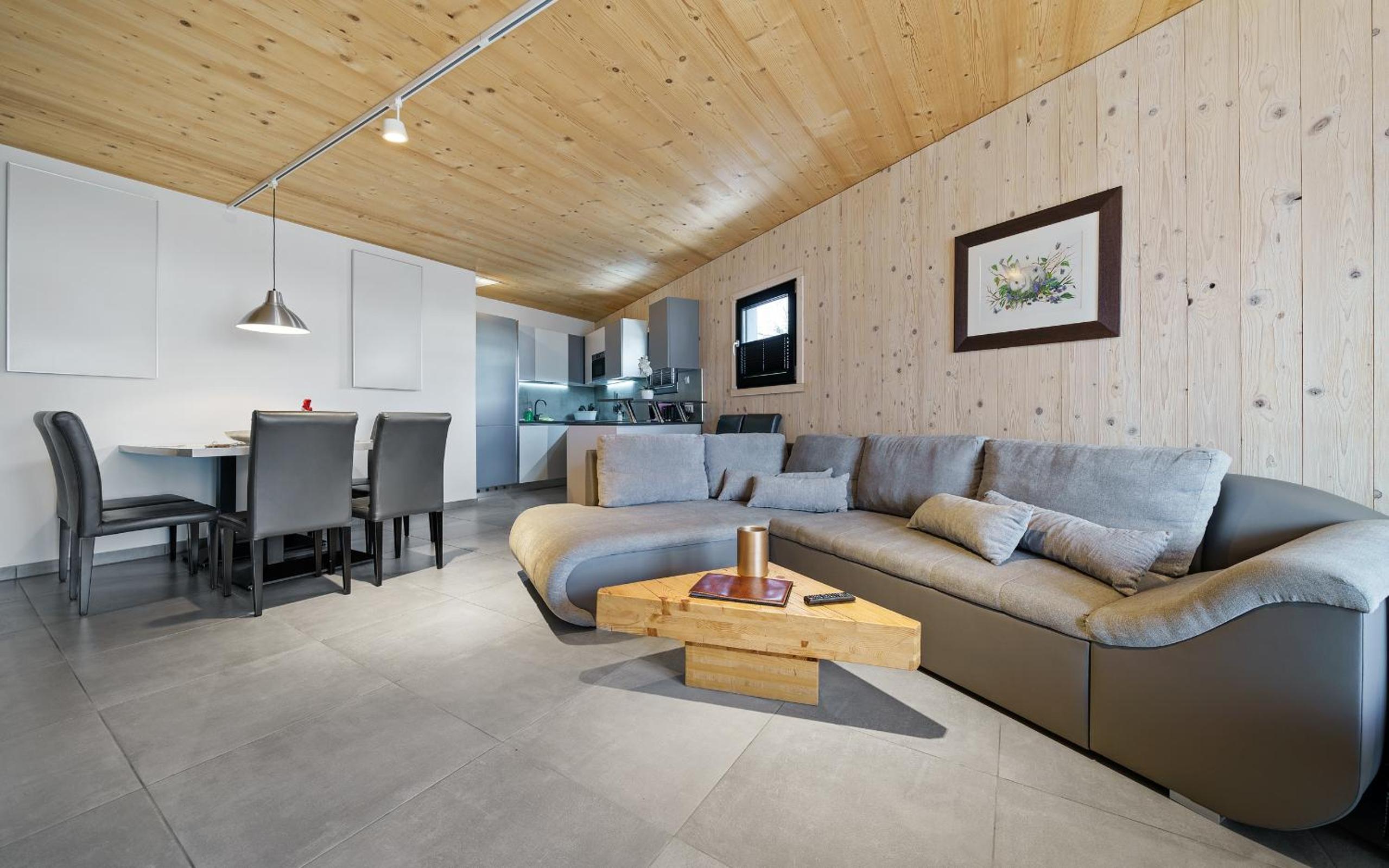 Two-Bedroom Apartment with Balcony photo 2