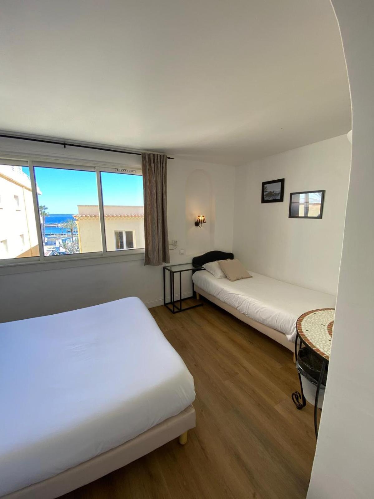 Triple Room with Sea View - Second Floor photo 3