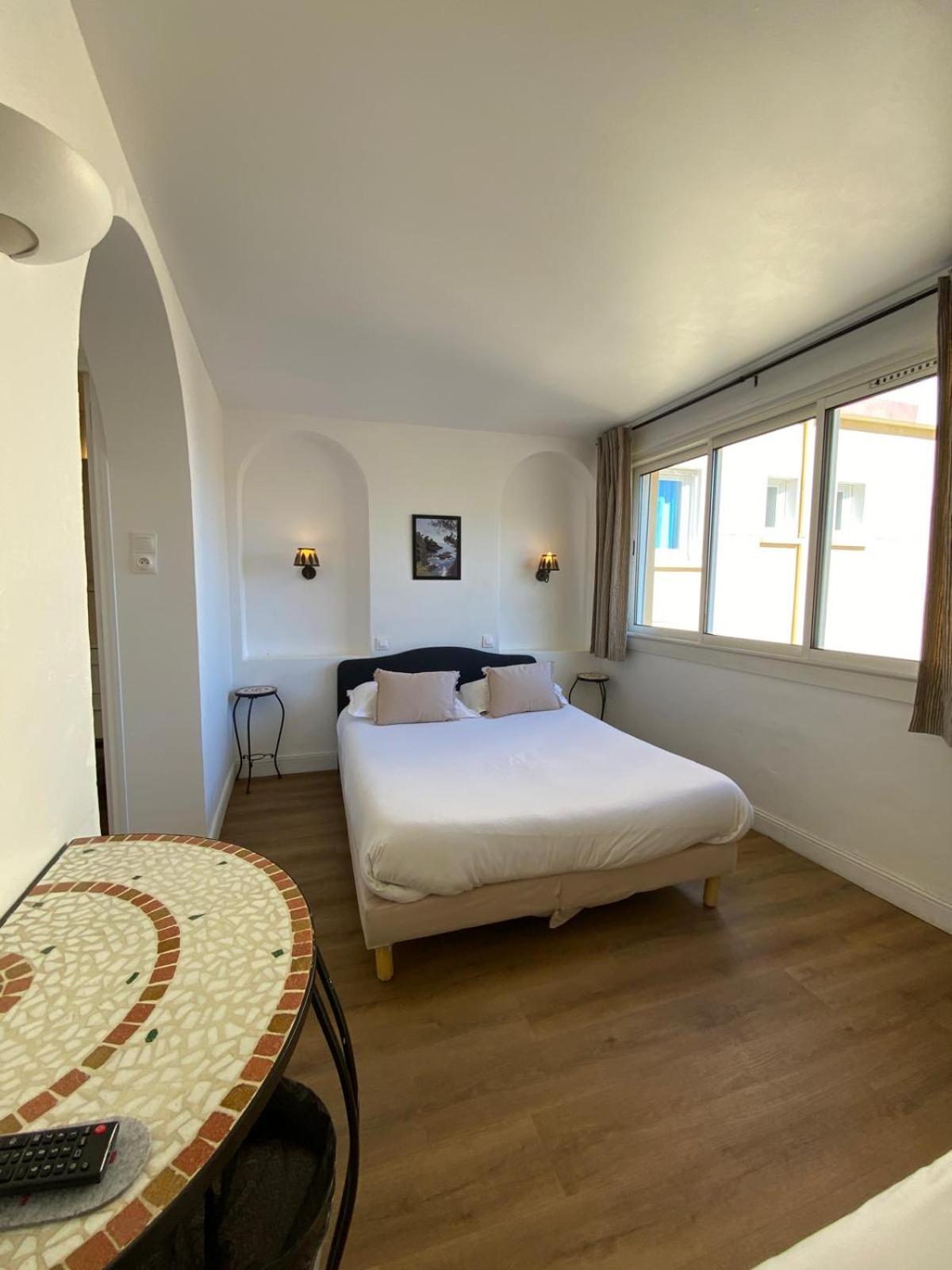 Triple Room with Sea View - Second Floor