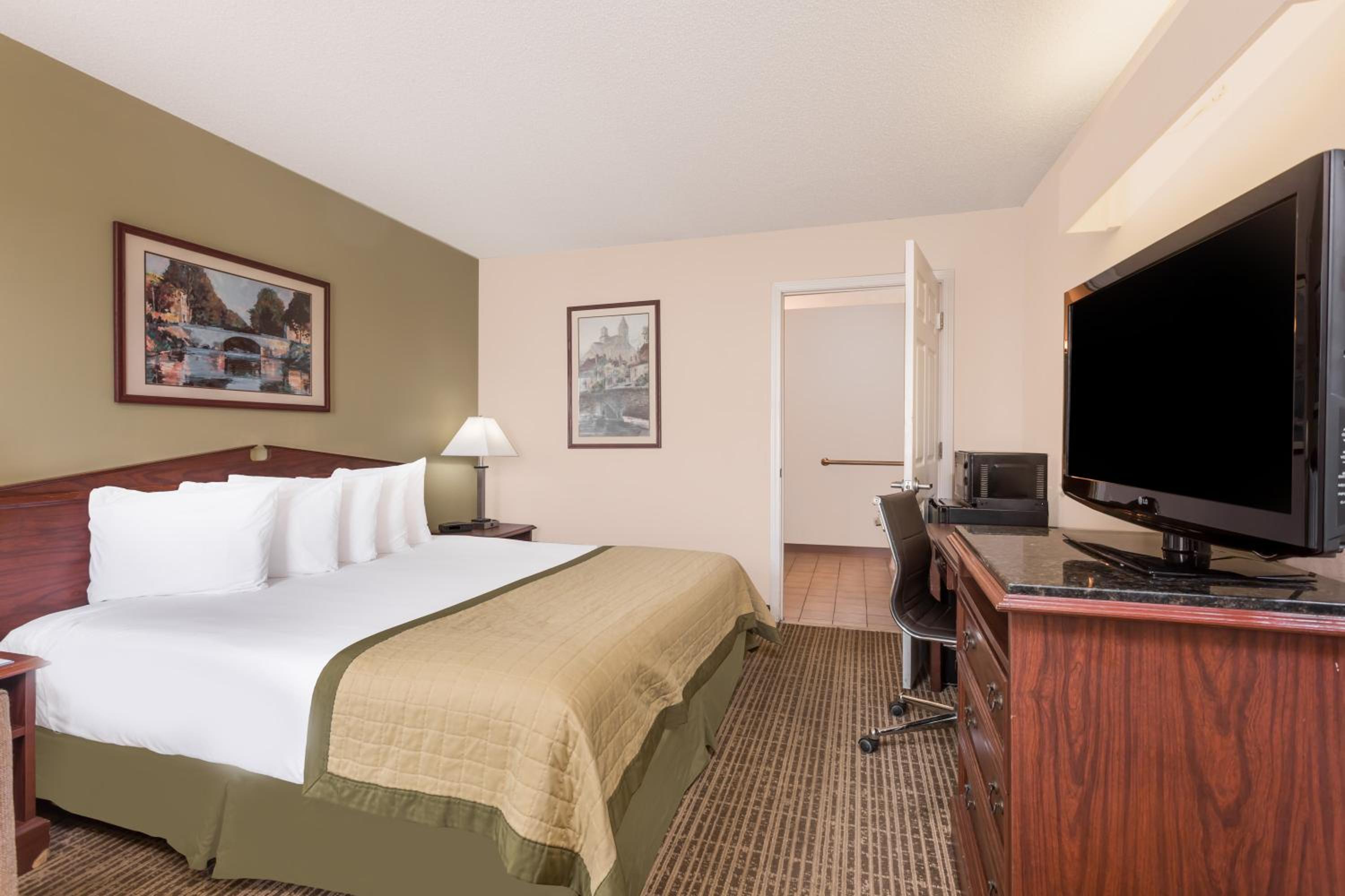 King Room - Disability Access/Non-Smoking - Photo 4