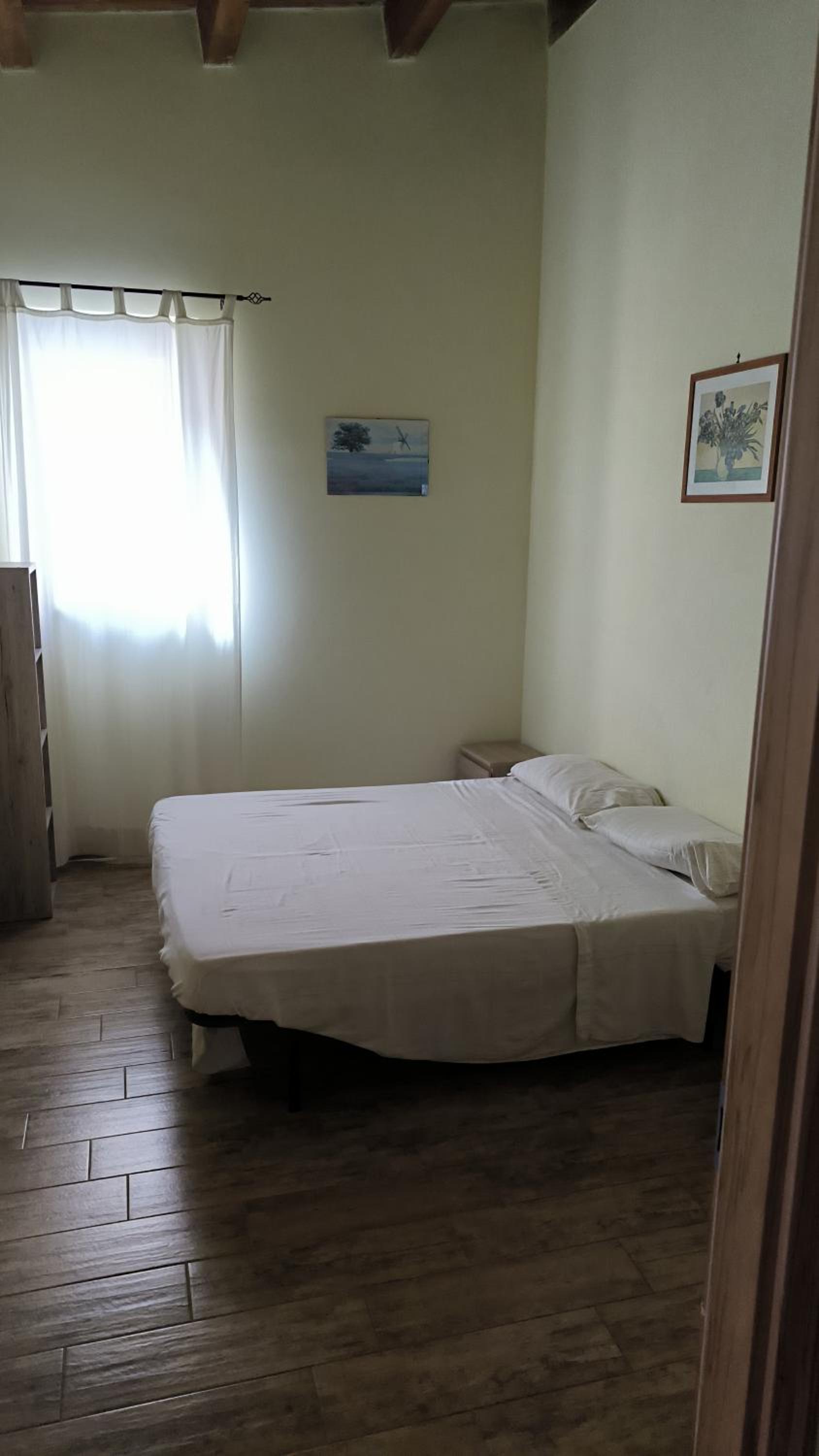 Two-Bedroom House - Photo 2