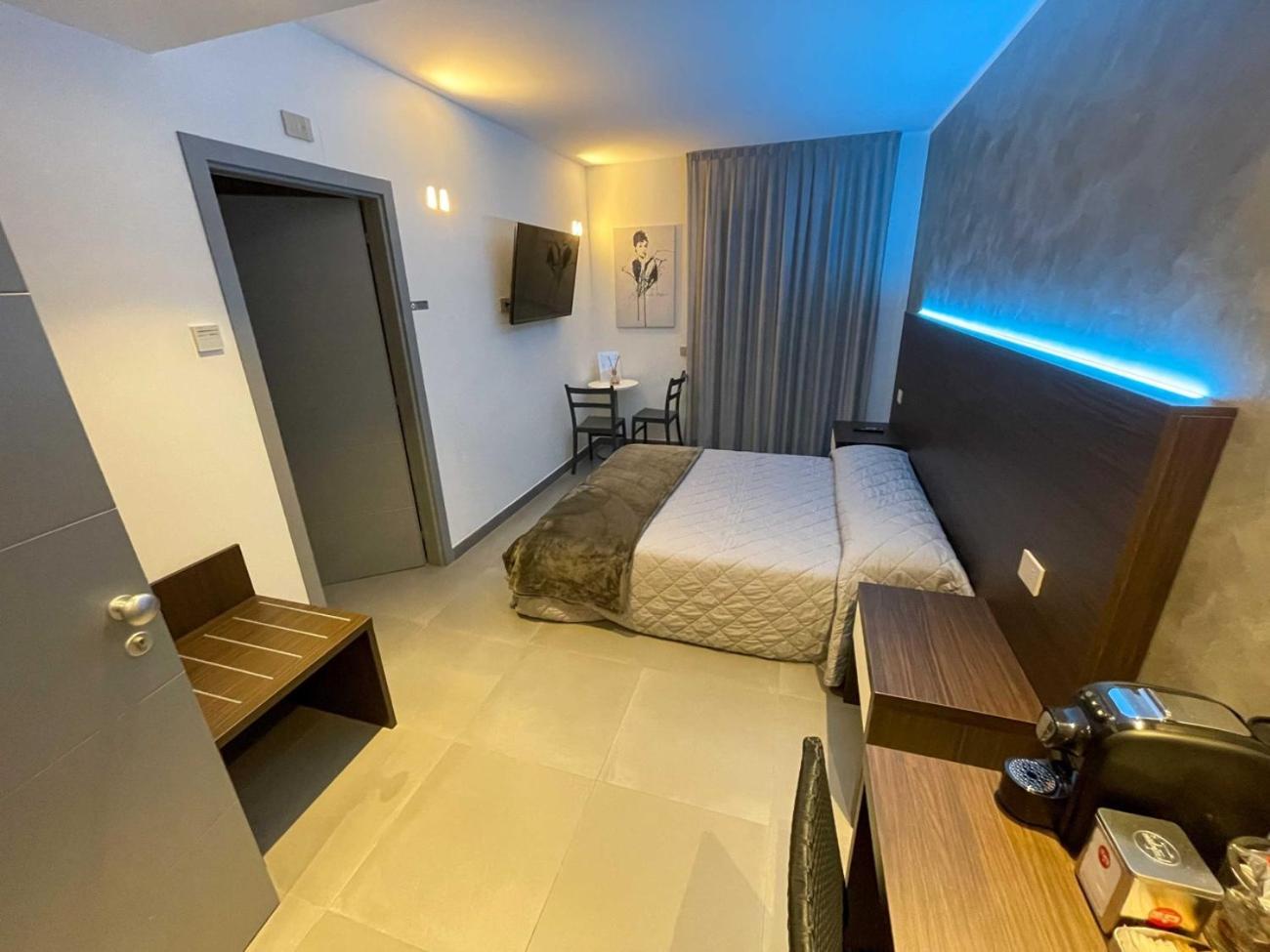 Deluxe Double Room with Shower
