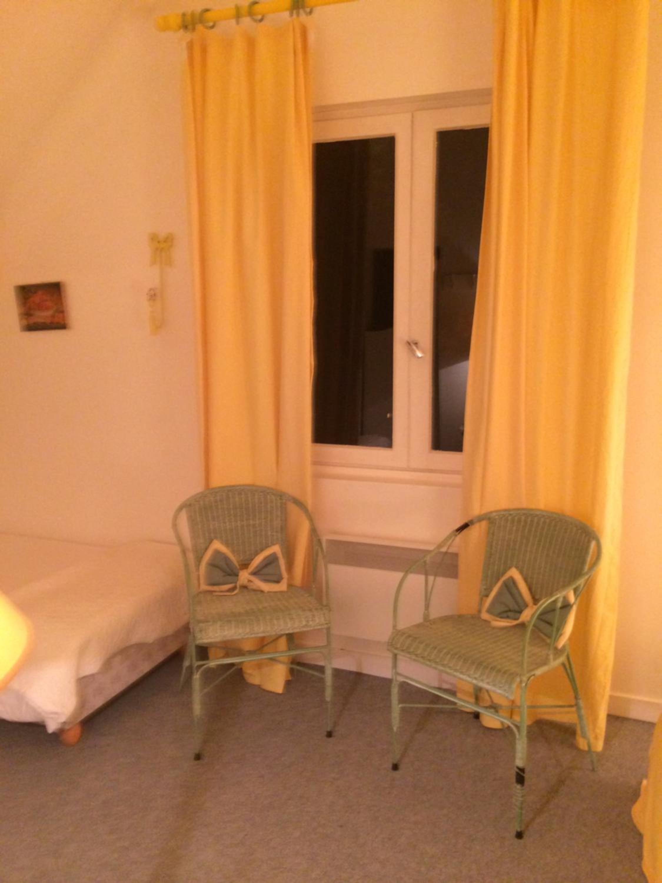 Quadruple Room with Shower - Photo 4