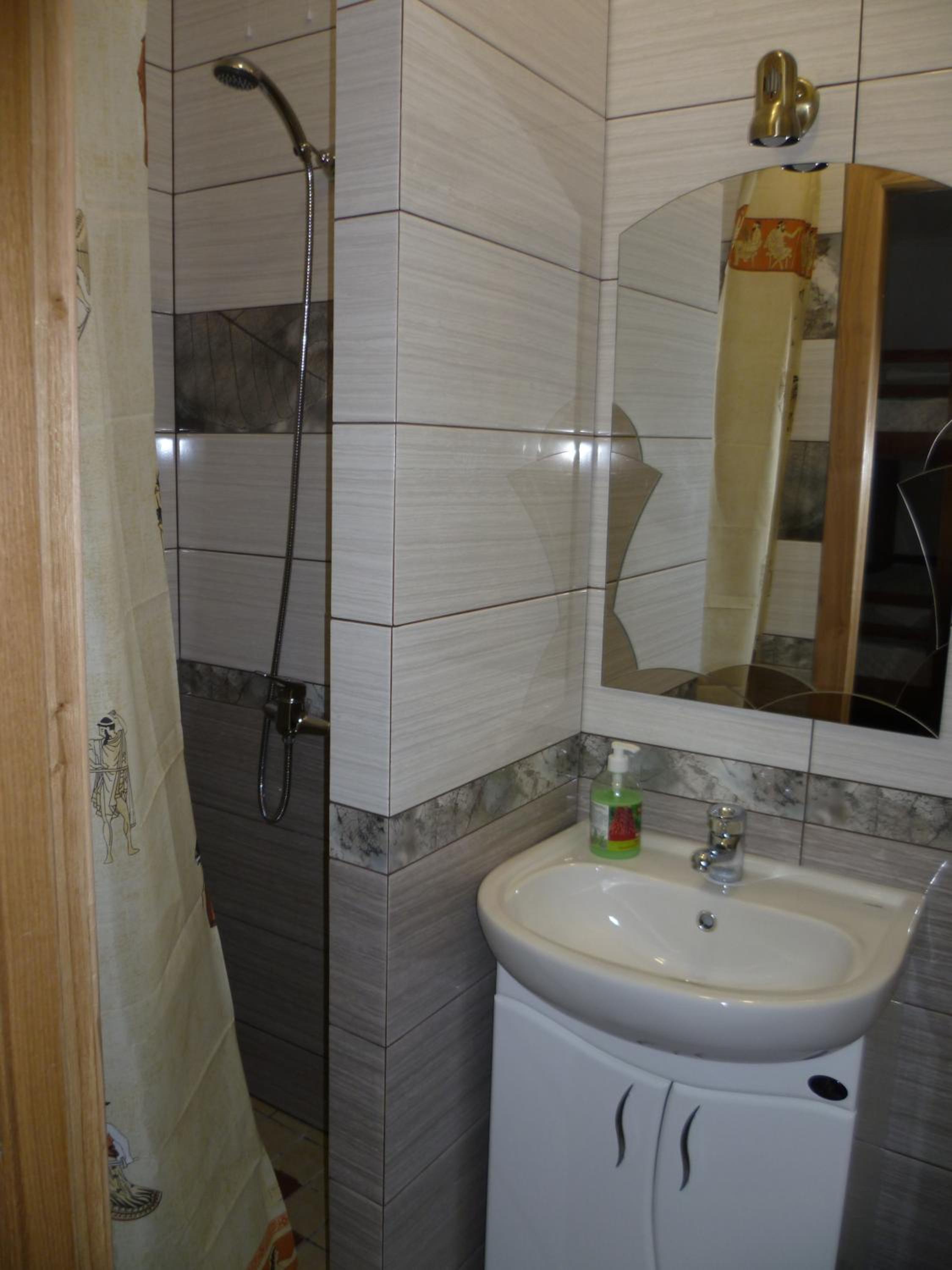 Family Room with Shared Bathroom photo 1