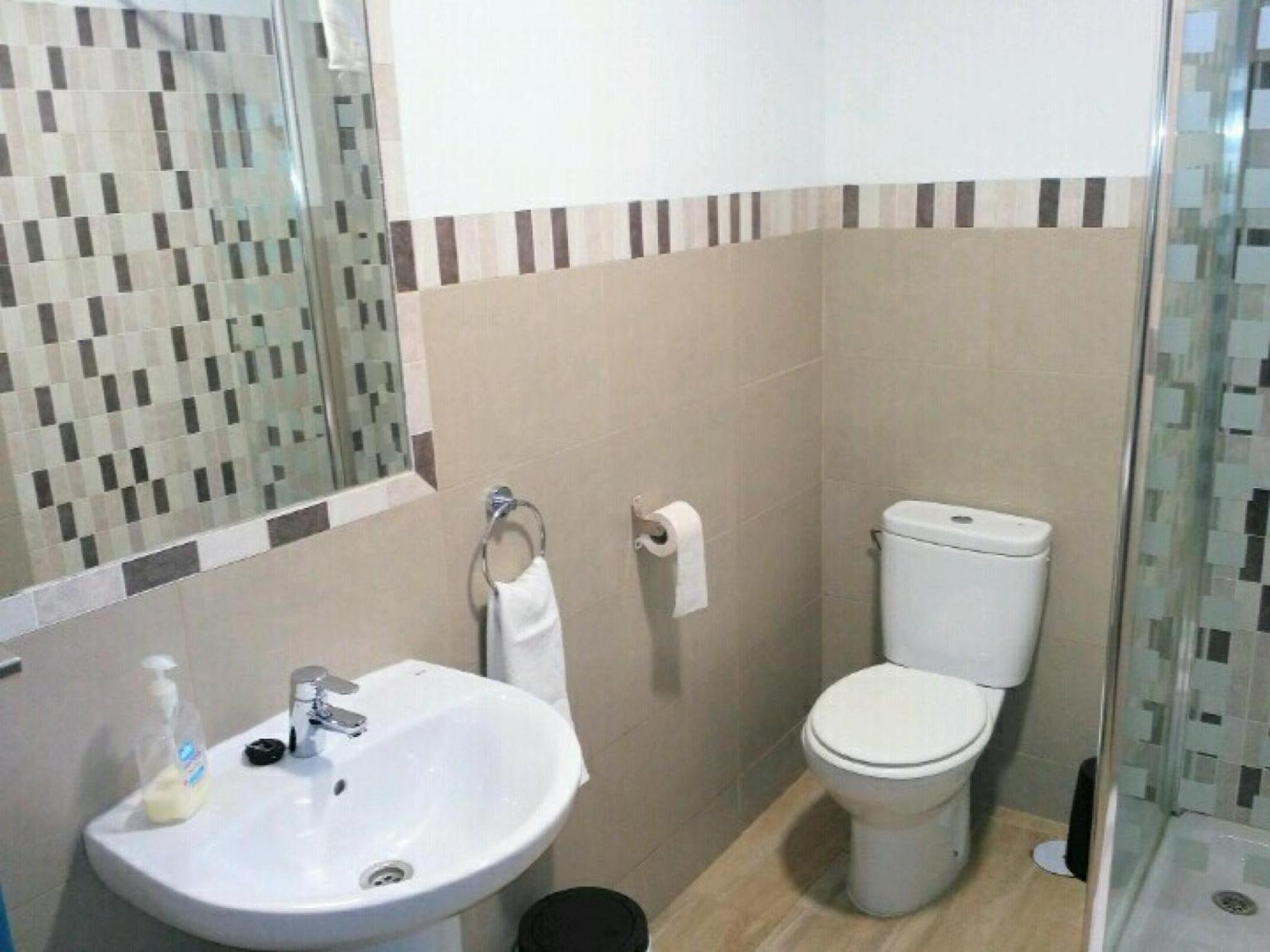 Family Room with Private Bathroom - Photo 4