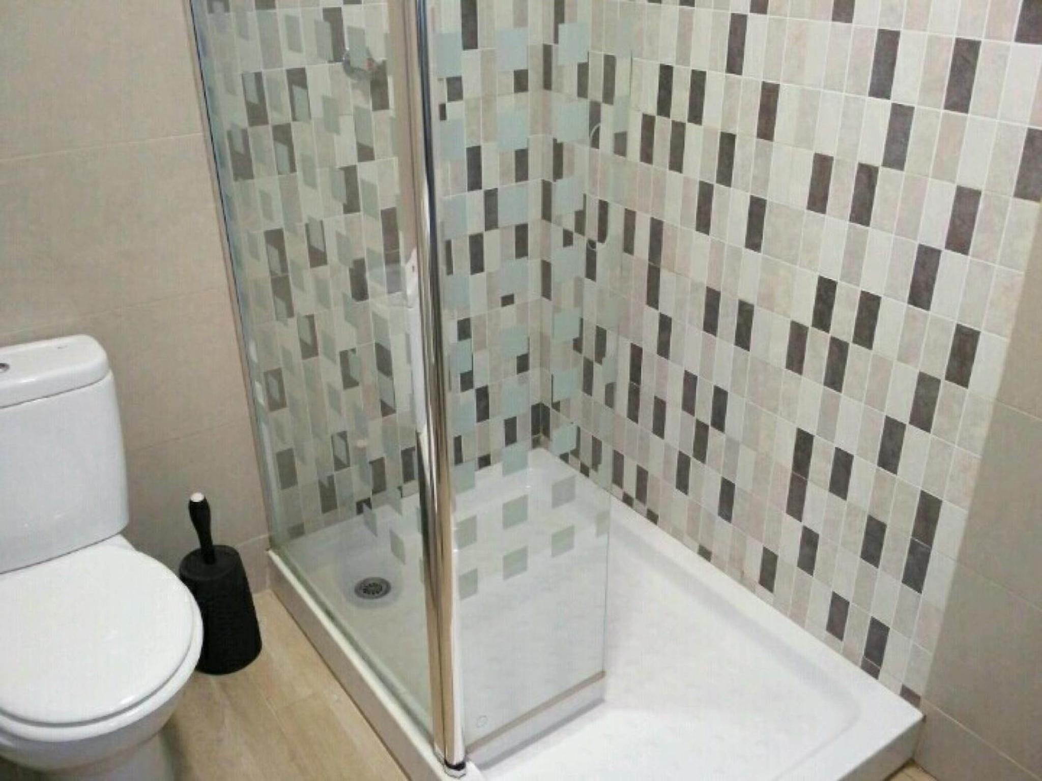 Family Room with Private Bathroom - Photo 2
