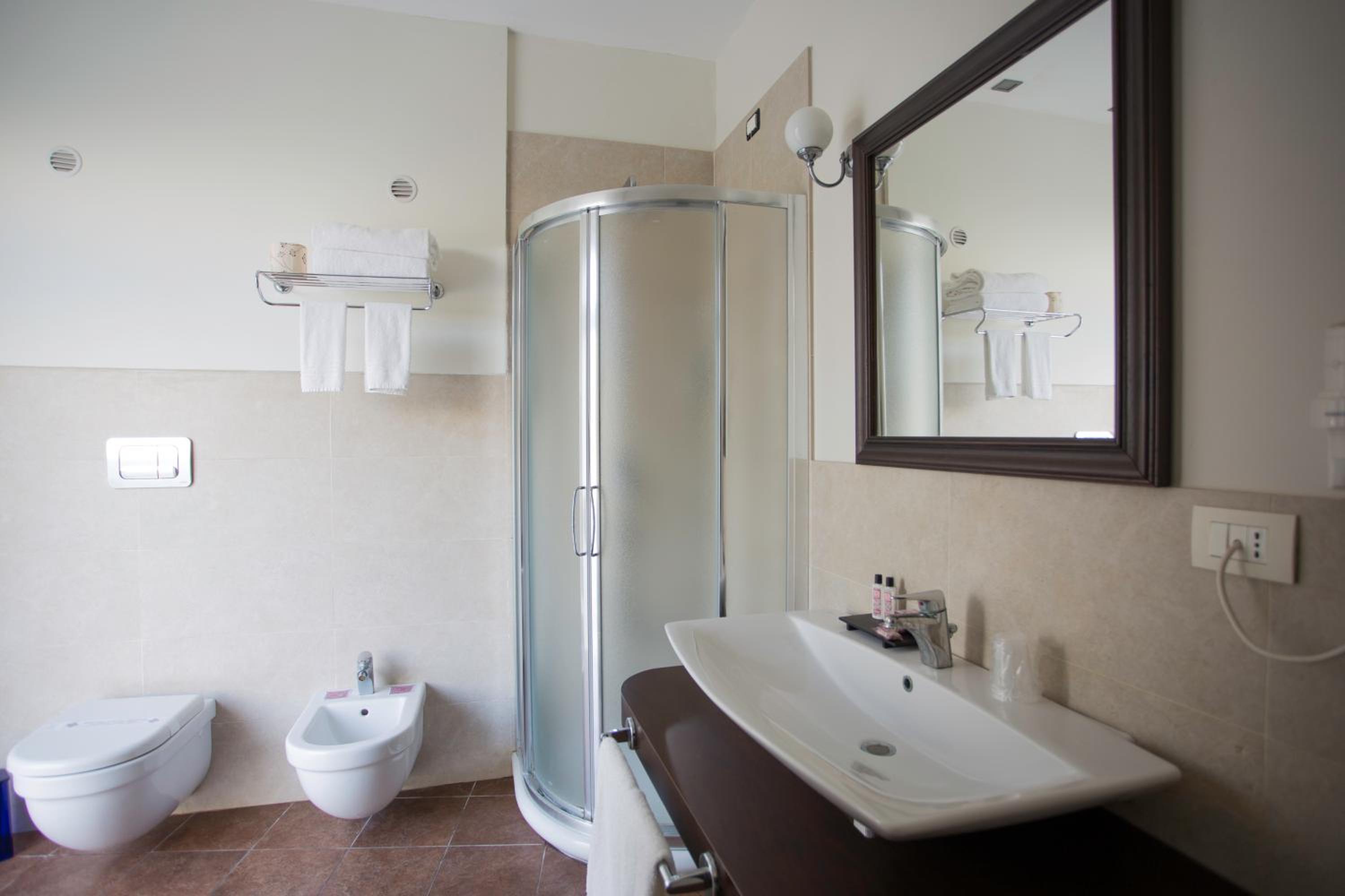 Double Room - Photo 9