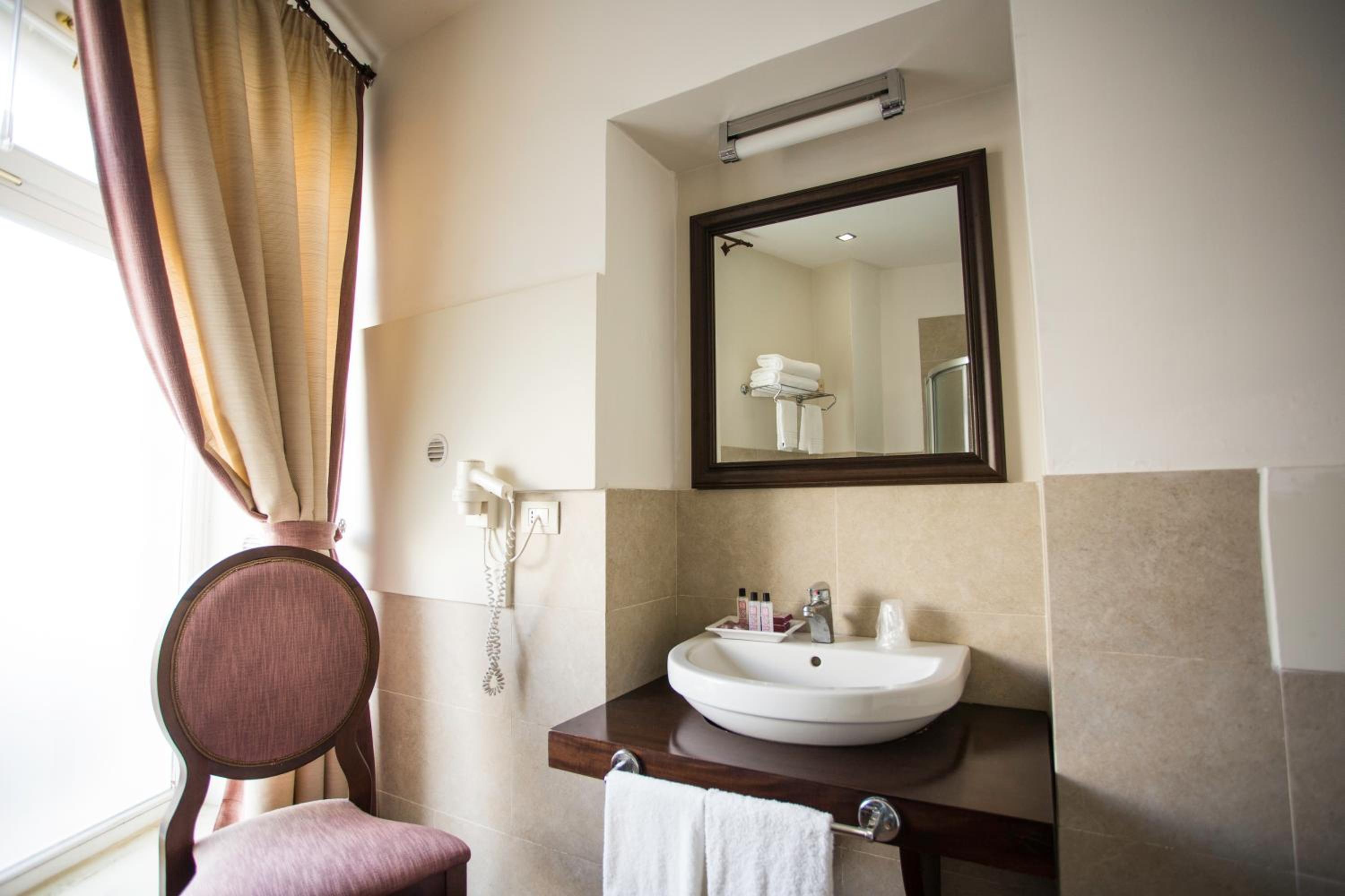 Double Room - Photo 2