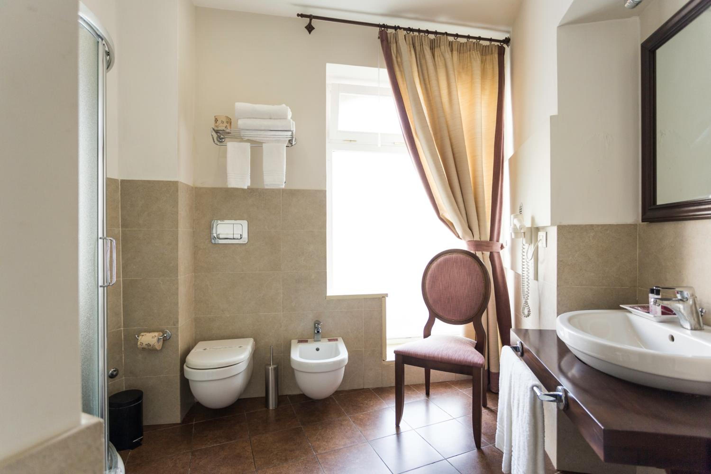 Double Room - Photo 4