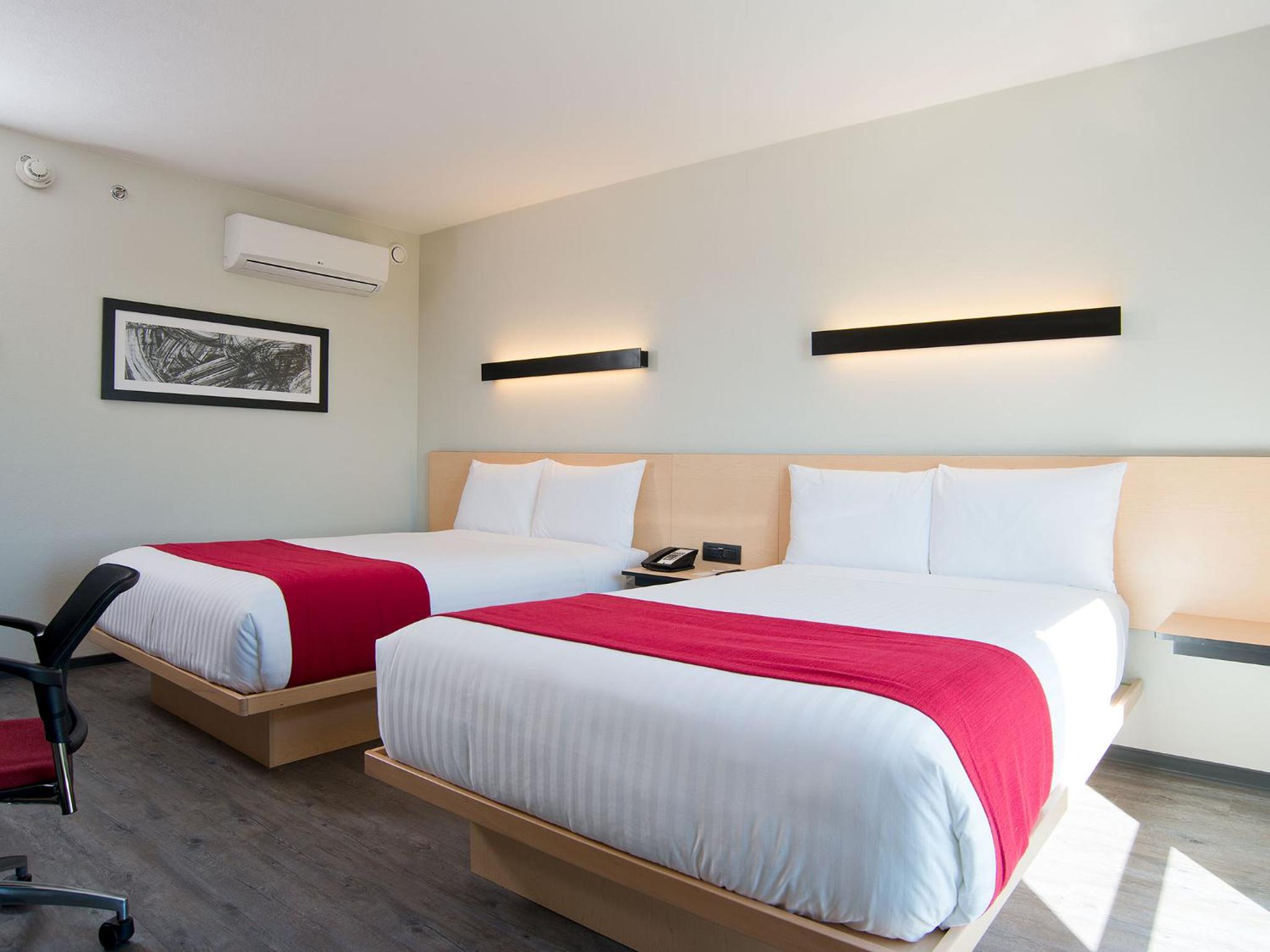 Double Room with Two Double Beds photo 2