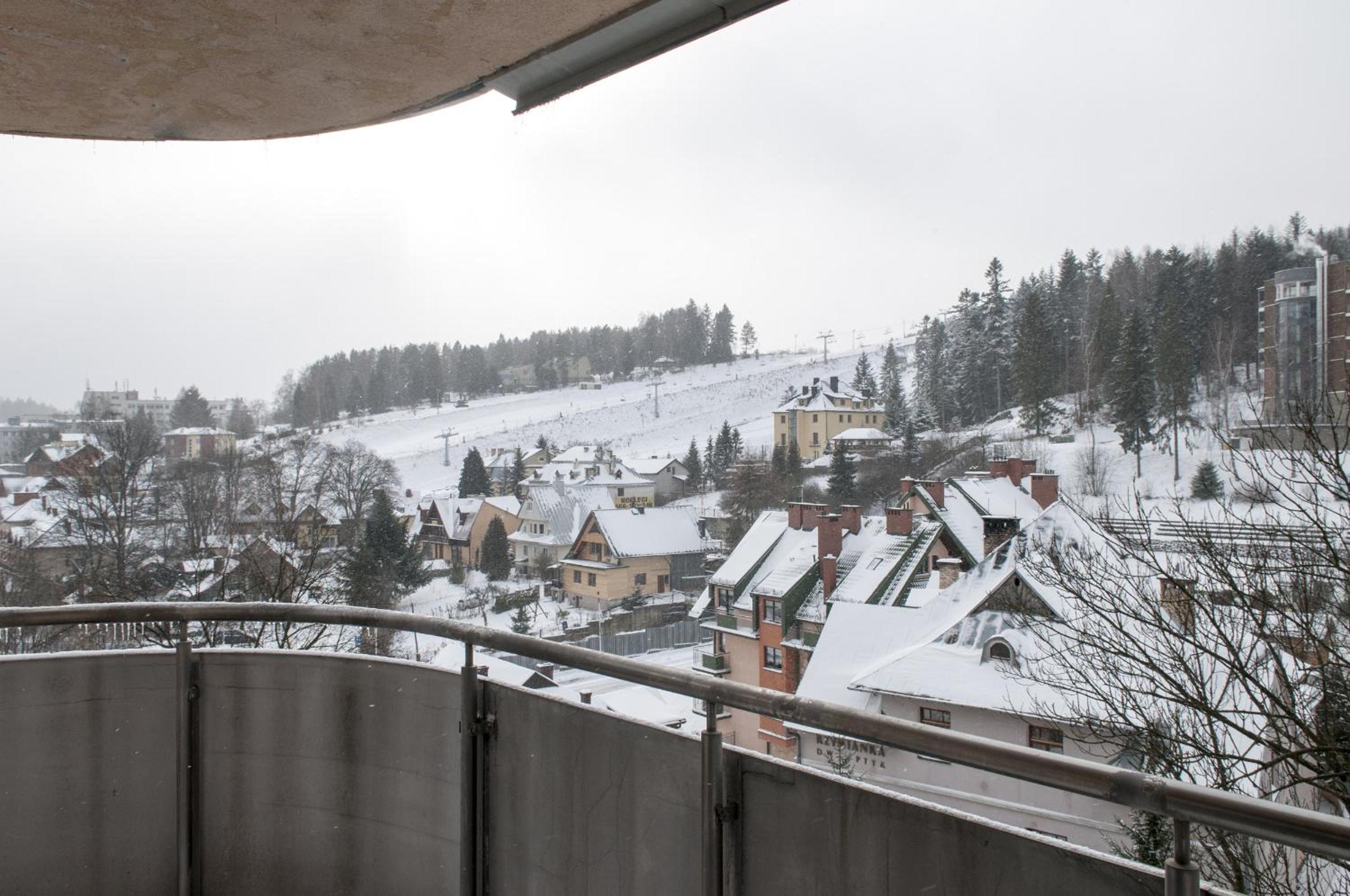 Apartment with Mountain View photo 3