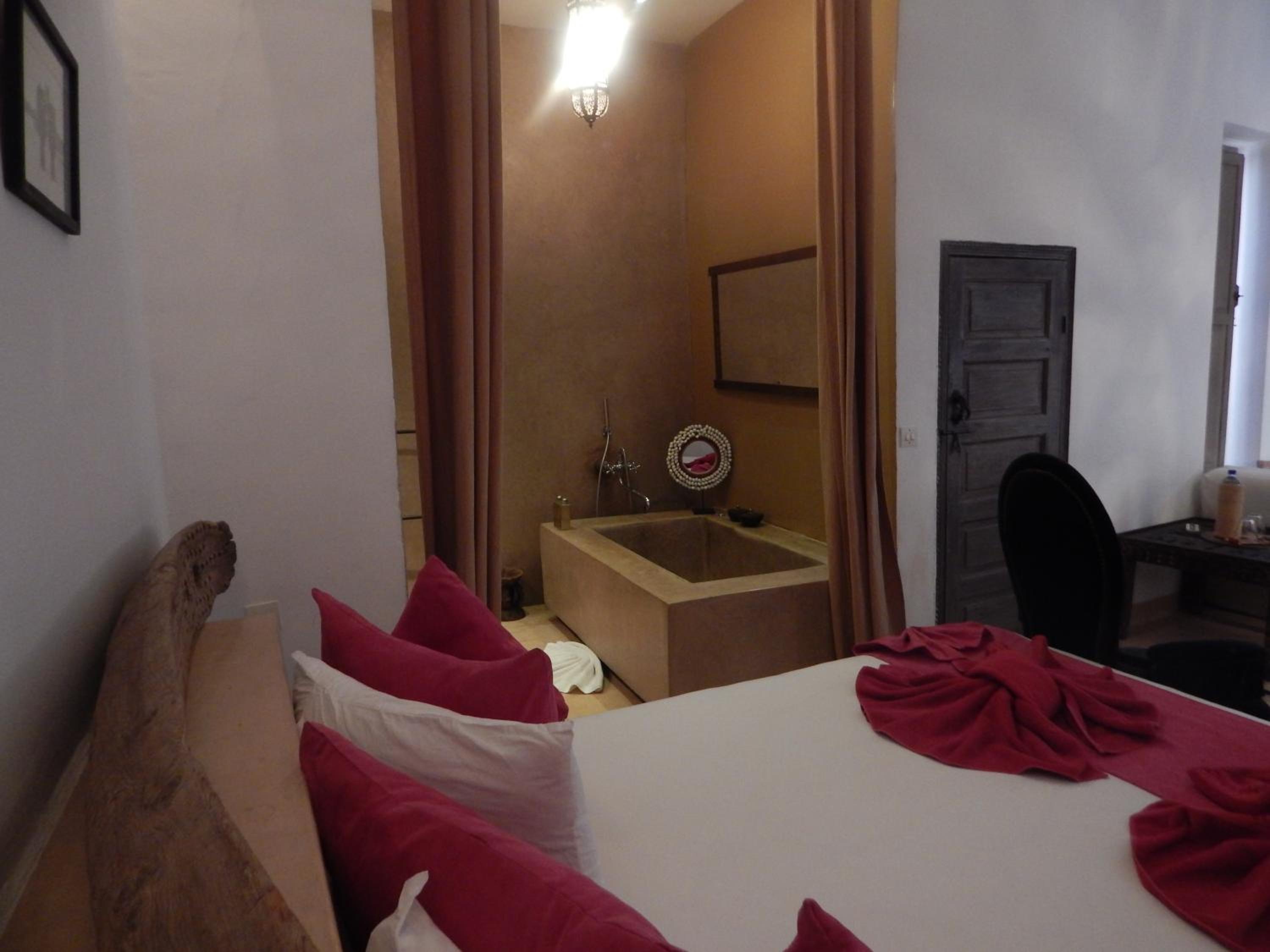 Suite - Photo 18