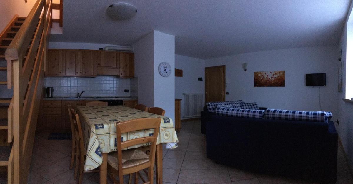 Three-Bedroom Apartment photo 2