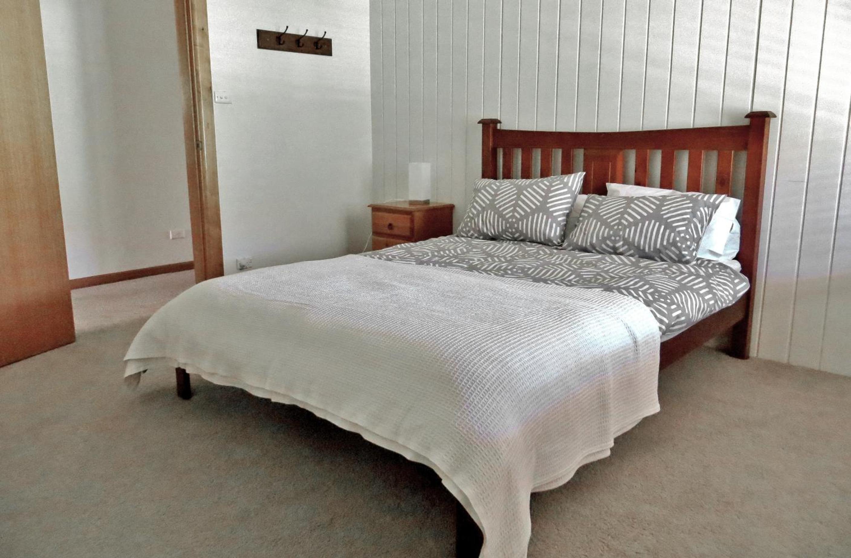 Five-Bedroom House photo 1