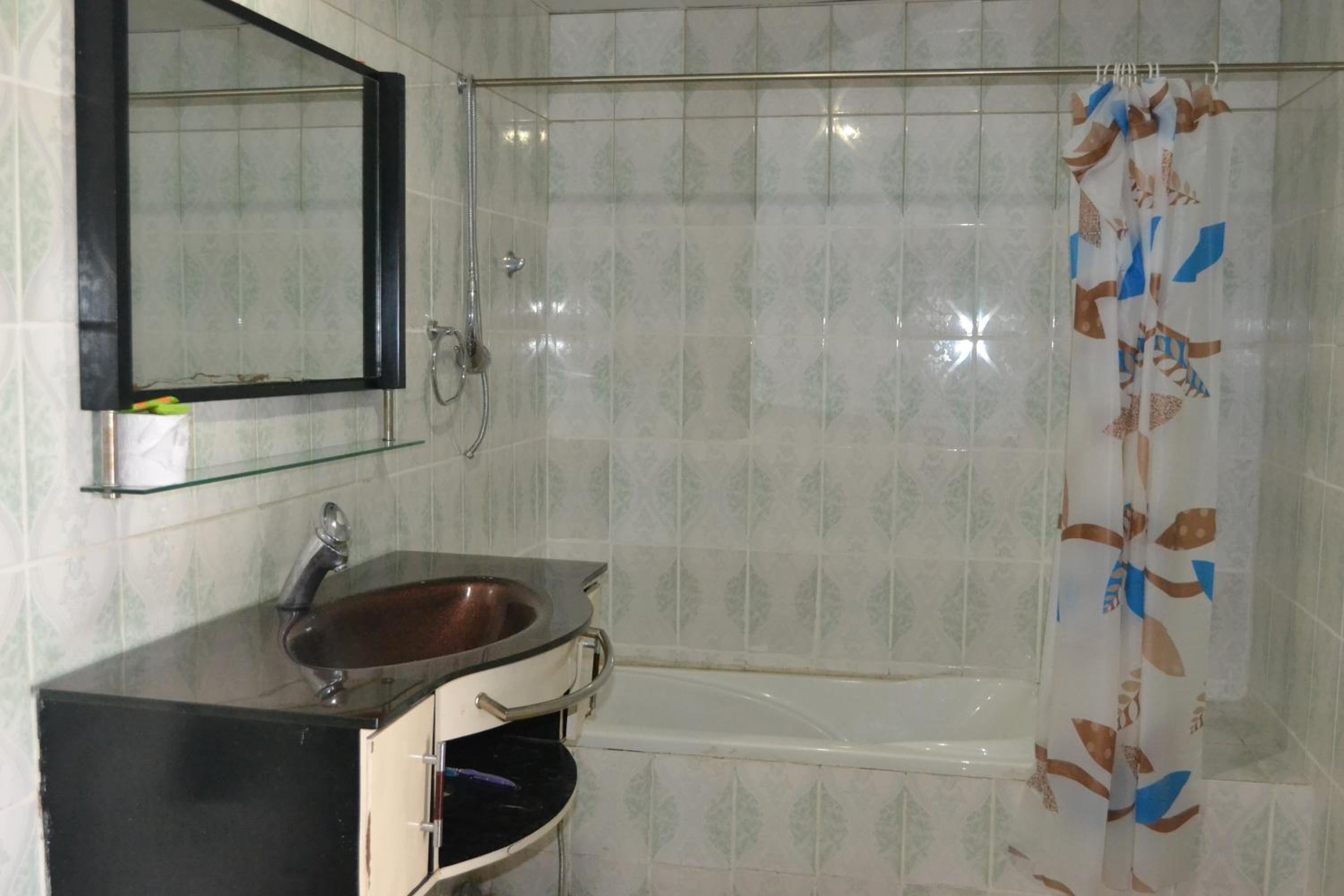 Deluxe Queen Room with Air Conditioning photo 2