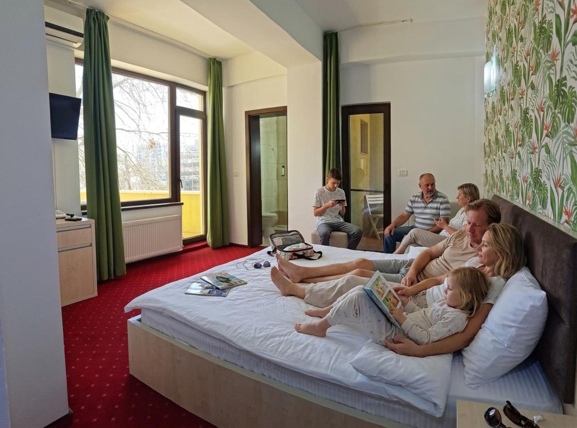 Deluxe Two-Bedroom Apartment with Garden View