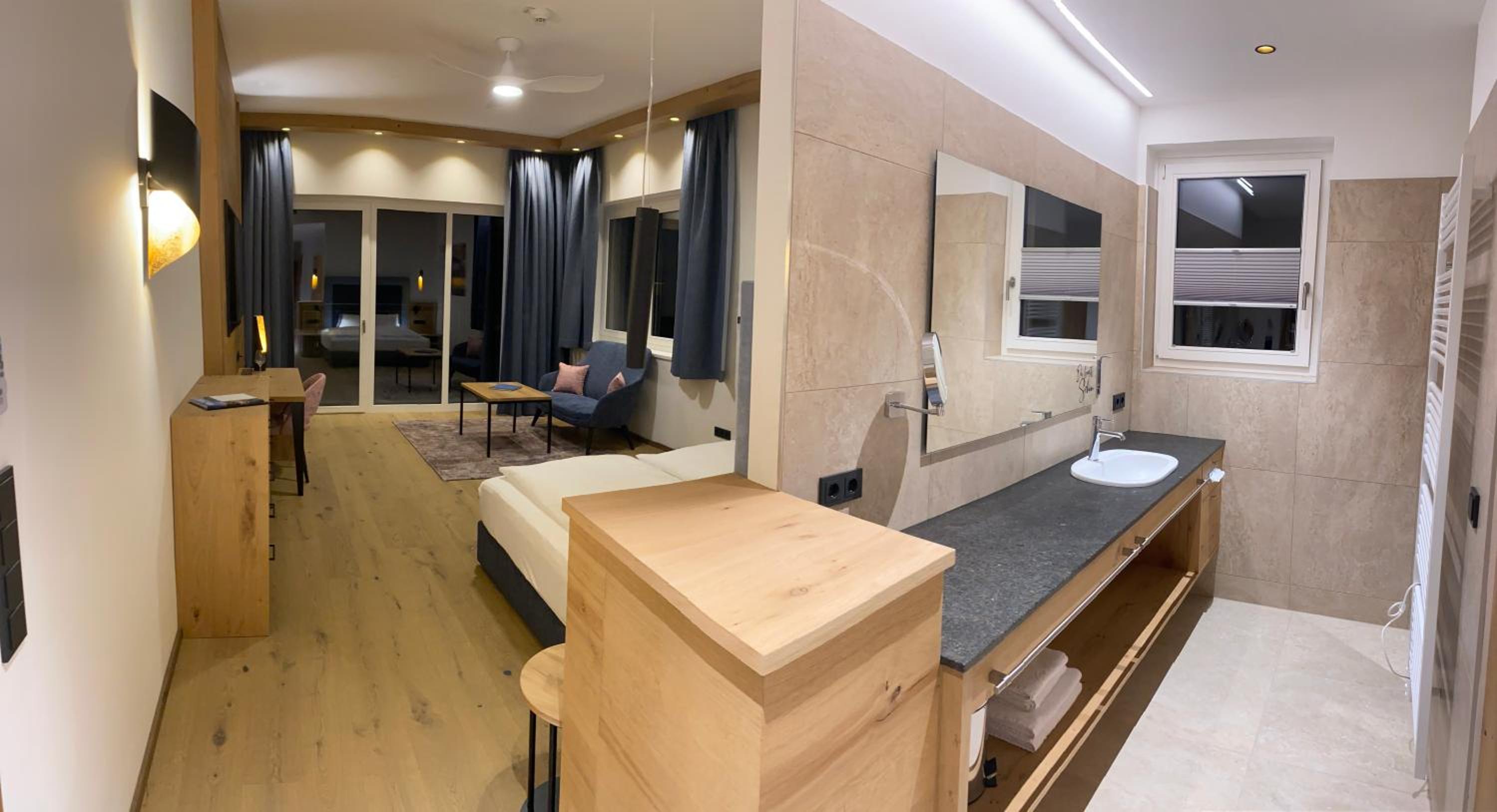 Deluxe Double Room with Sea View photo 2