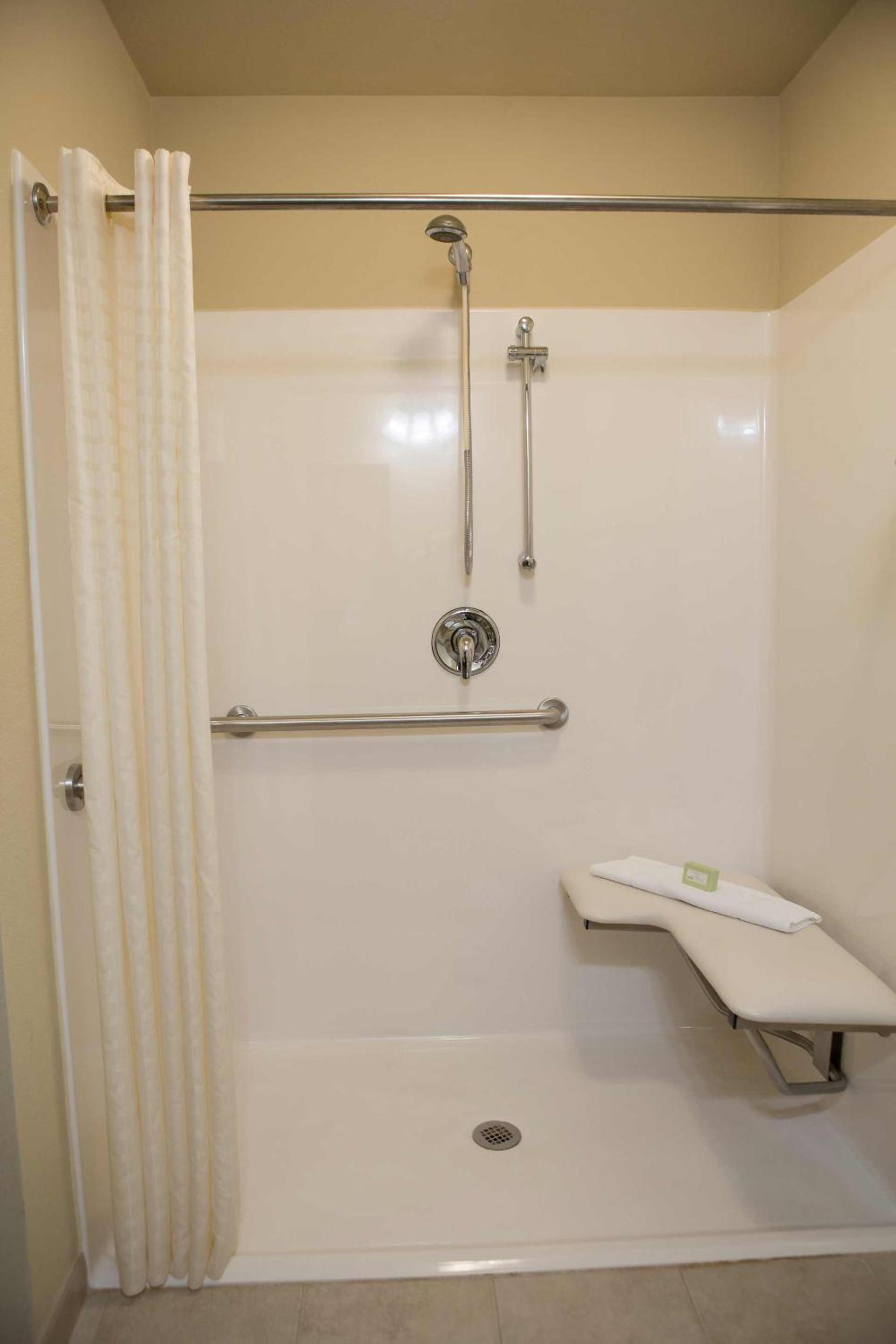 Queen Room with Two Queen Beds - Disability Access