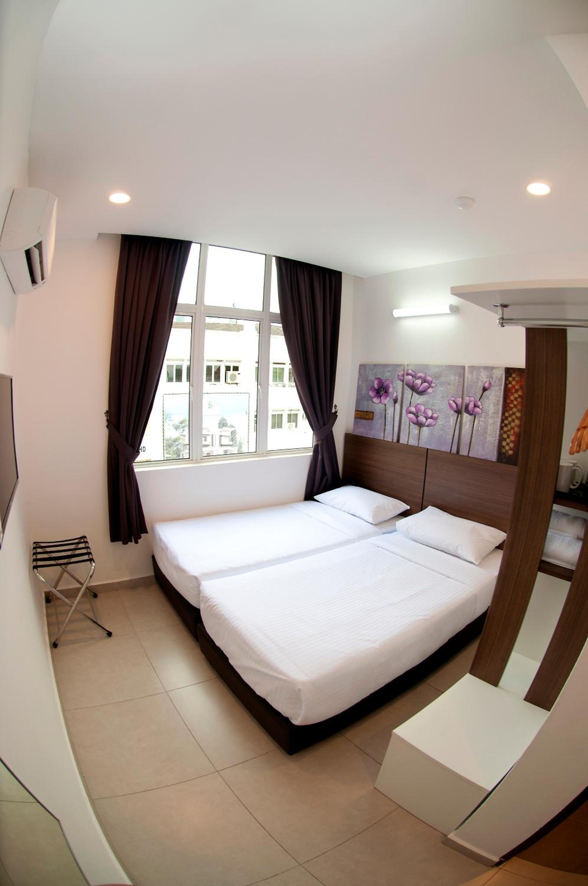 Standard Twin Room - Photo 1