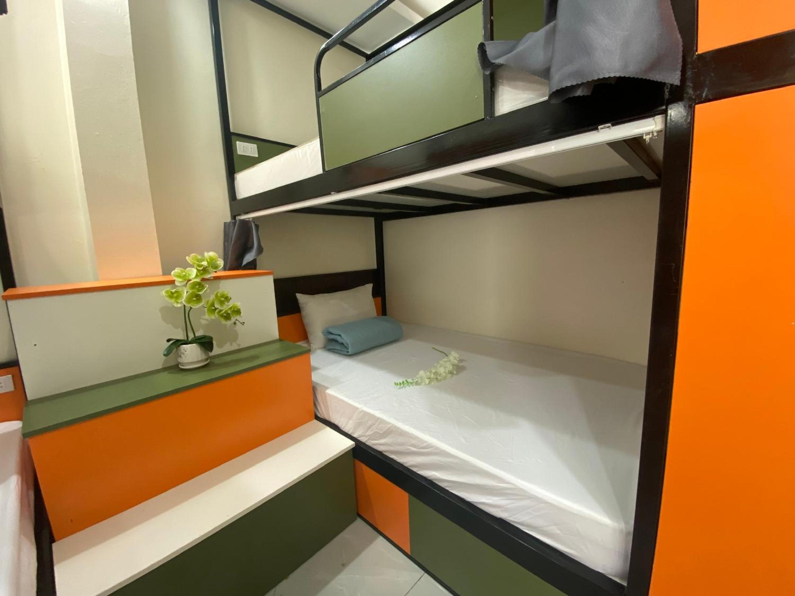 Bed in 6-Bed Dormitory Room photo 2
