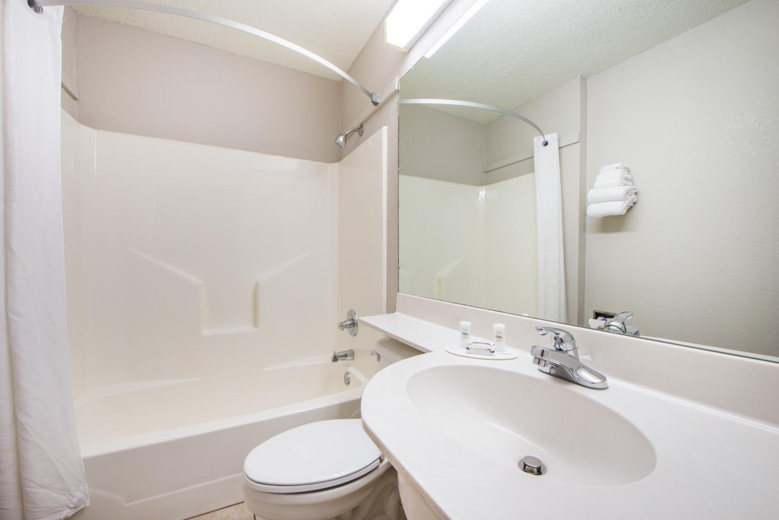 Queen Studio Suite - Mobility Access/Non-Smoking