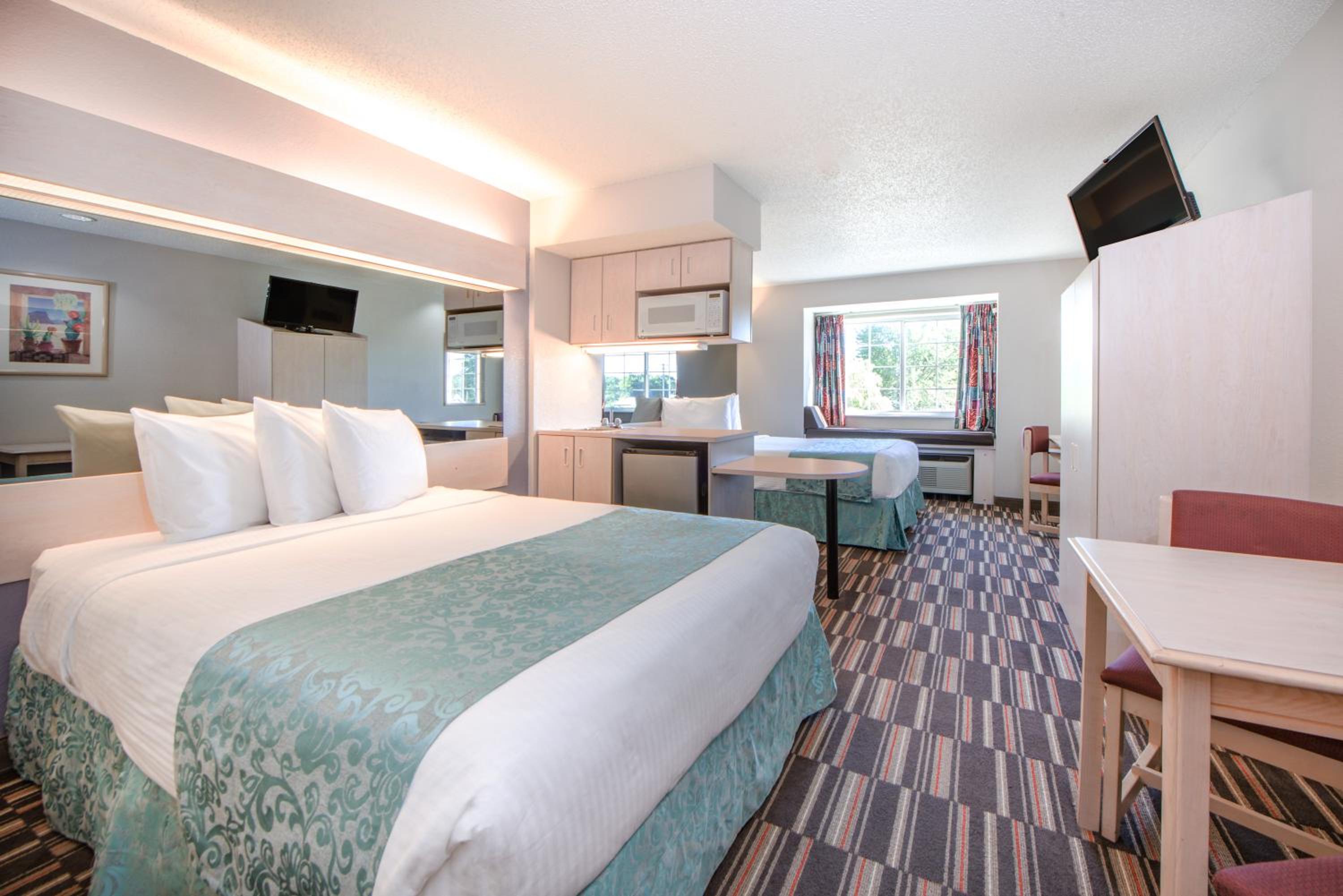 Deluxe Queen Room with Two Queen Beds - Disability Access - Non-Smoking
