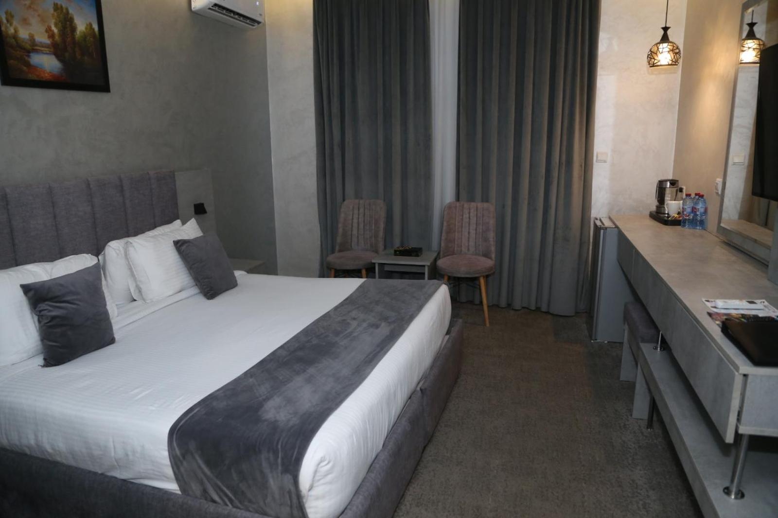 Deluxe Junior Suite photo 3