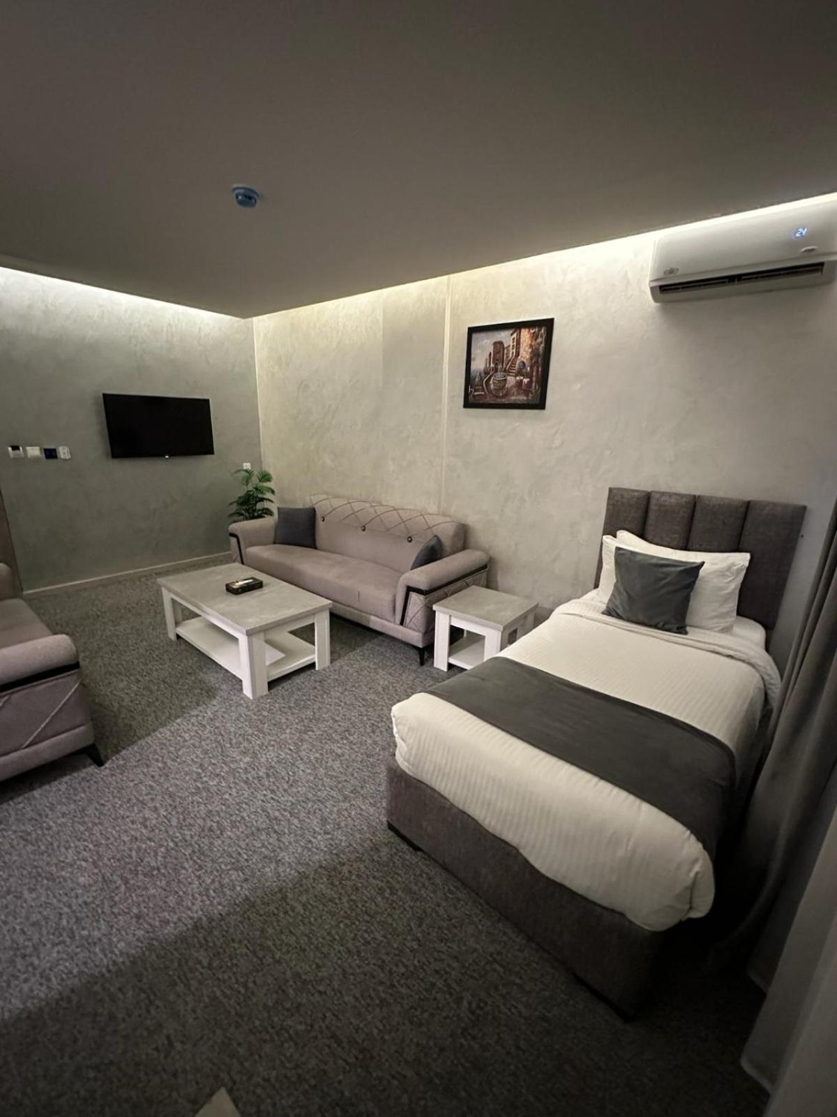 Deluxe Junior Suite photo 2