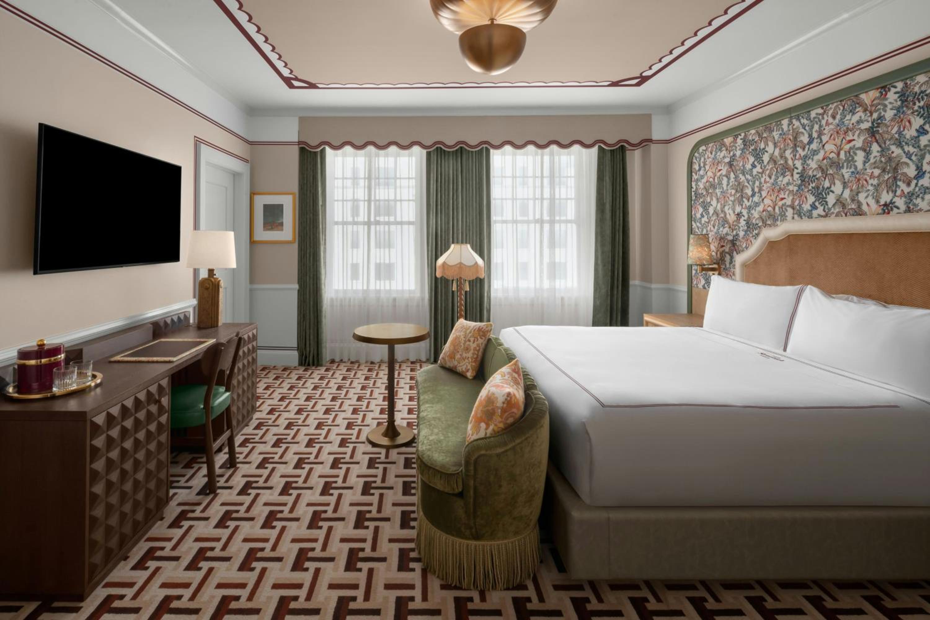 Deluxe King Room - Photo 2