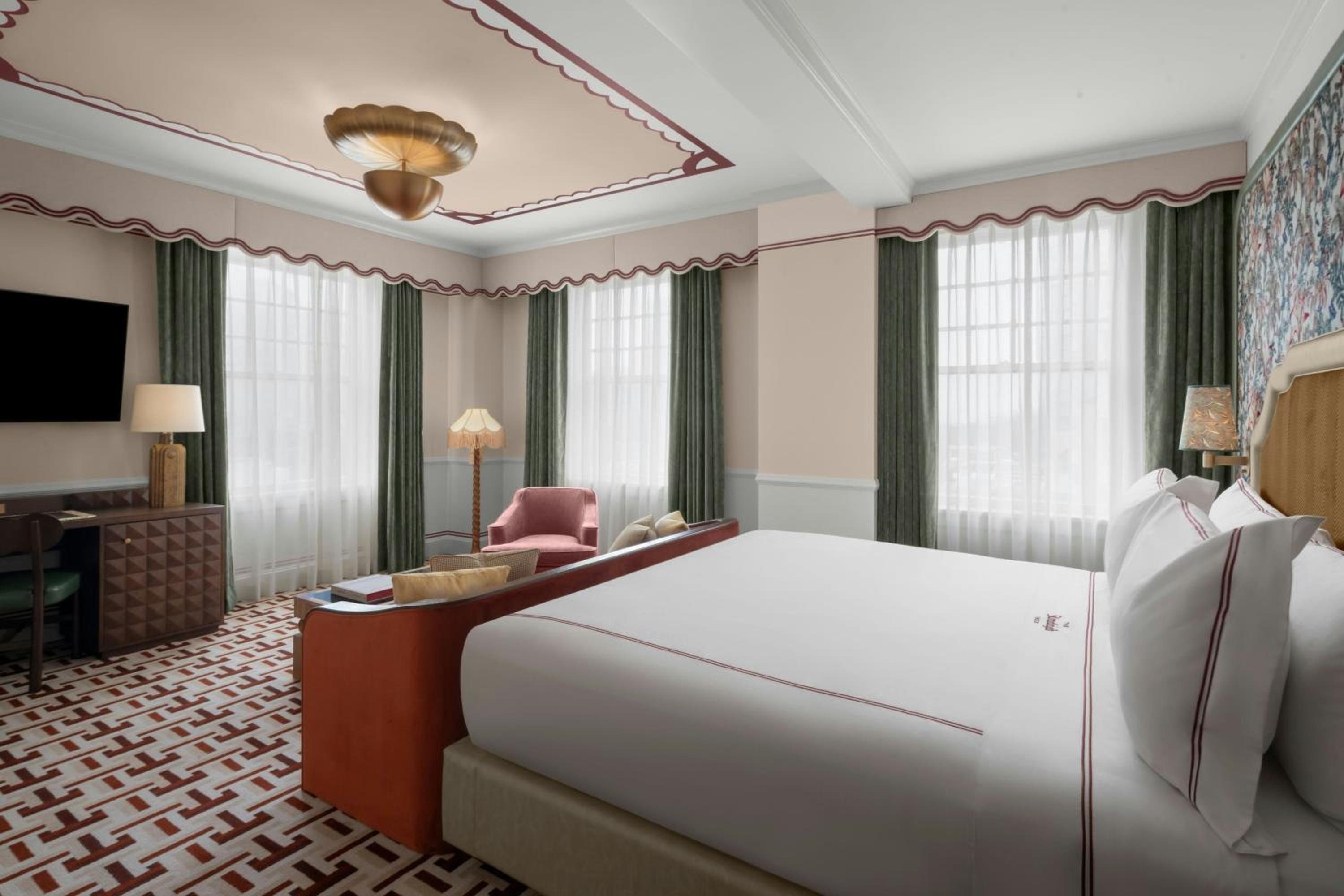 Classic King Room with Roll-In Shower - Mobility and Hearing Accessible photo 2