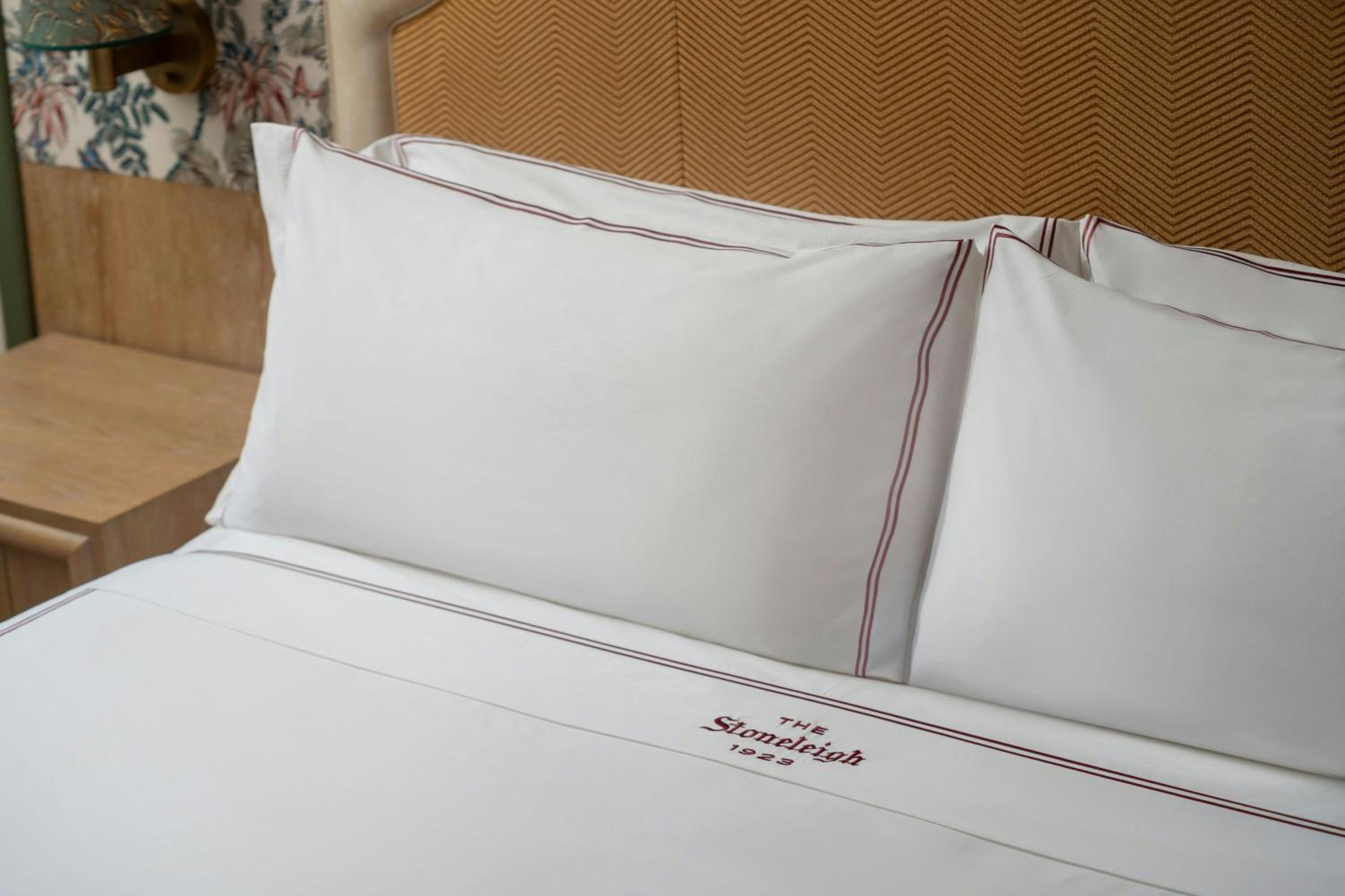 Deluxe King Room - Photo 4