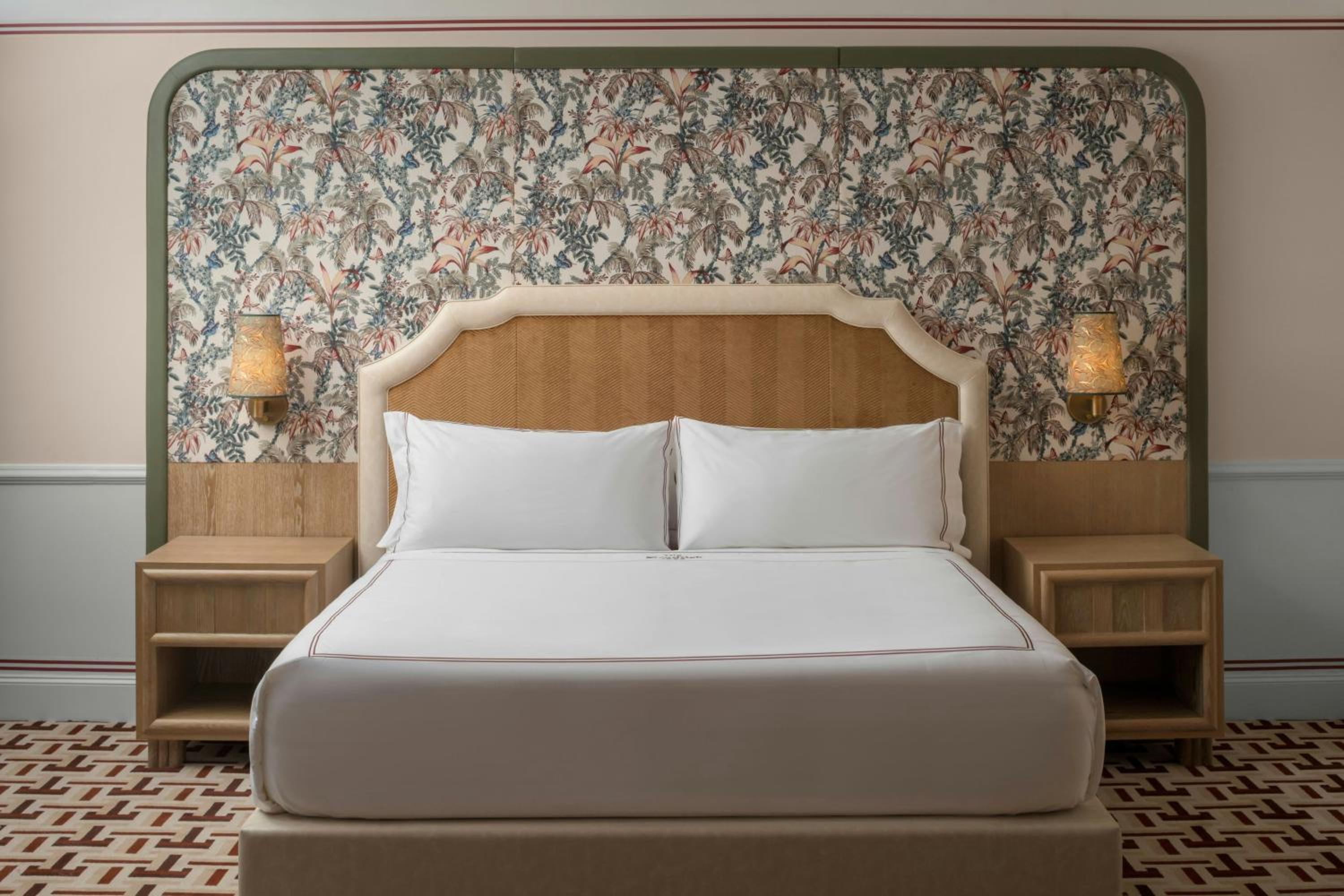 Deluxe King Room - Photo 5