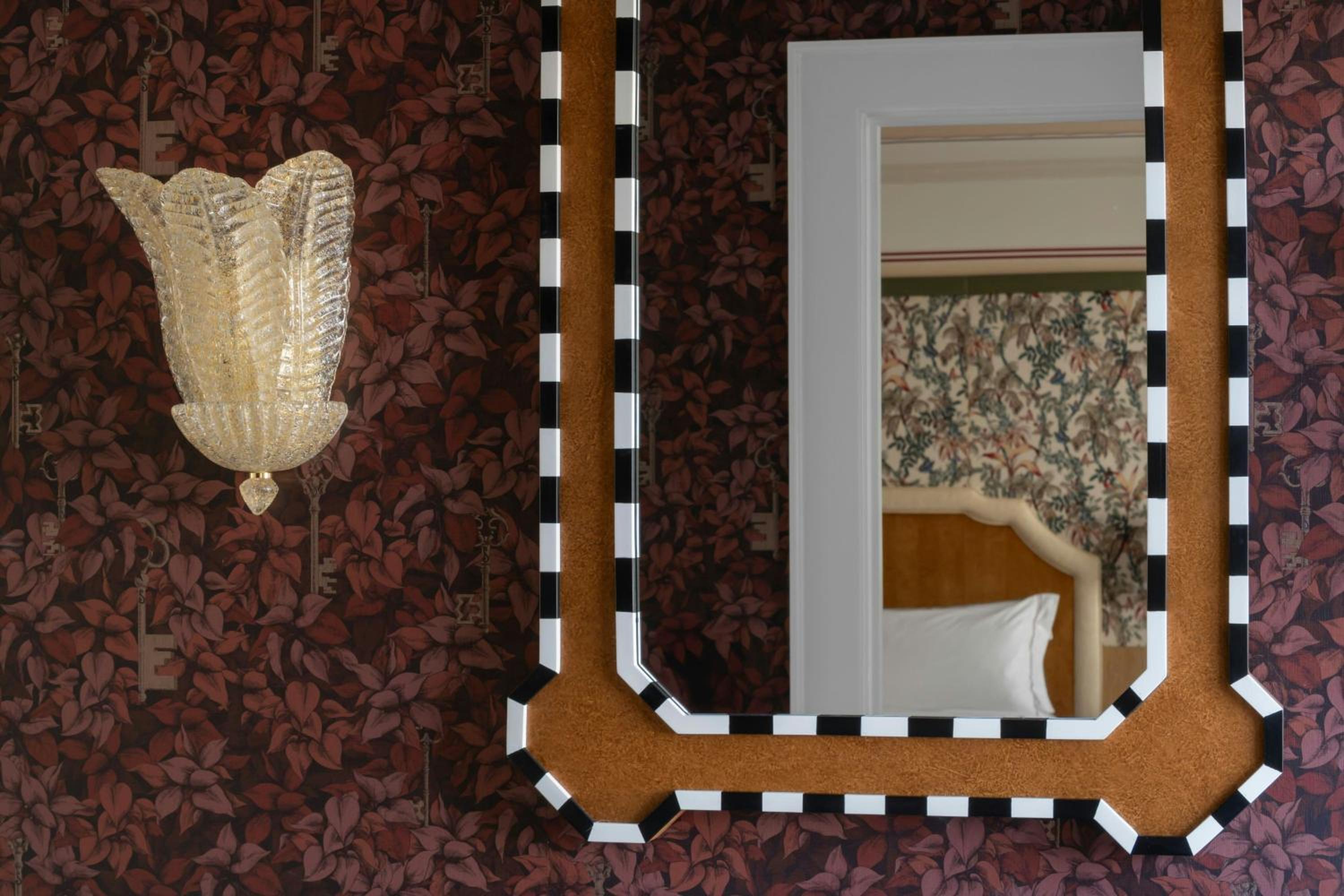 Deluxe King Room - Photo 9