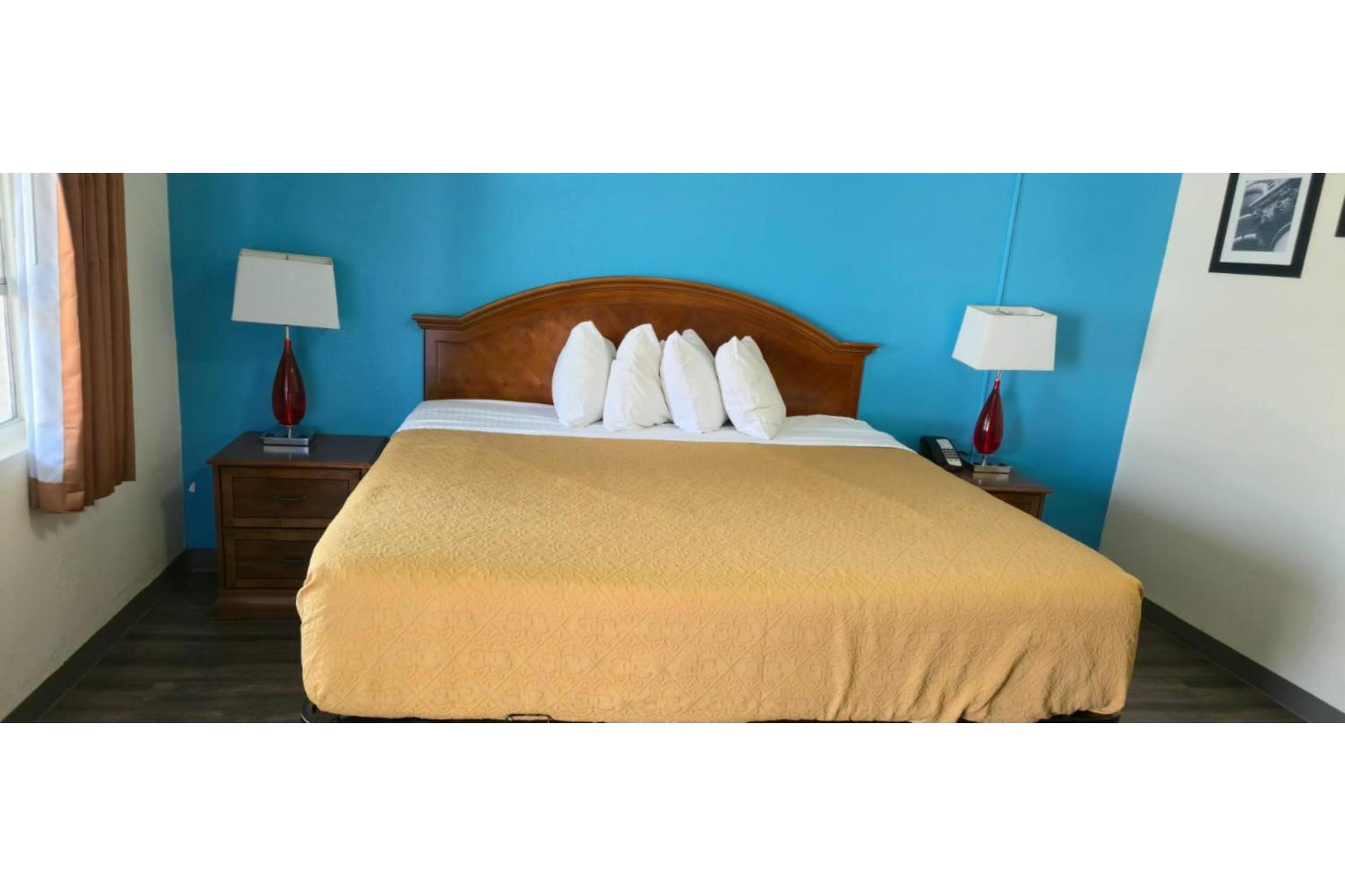 King Bed Non-Smoking - Photo 3