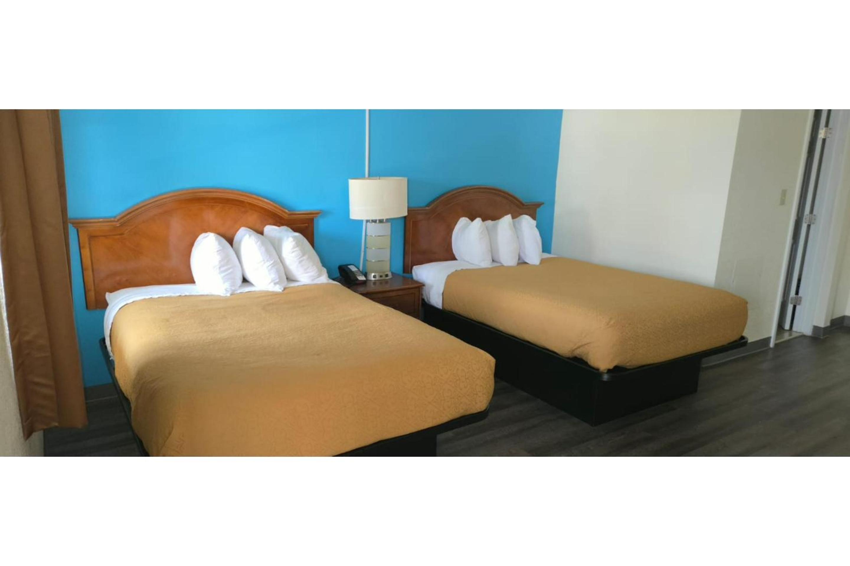 2 Double Beds Non-Smoking - Photo 5