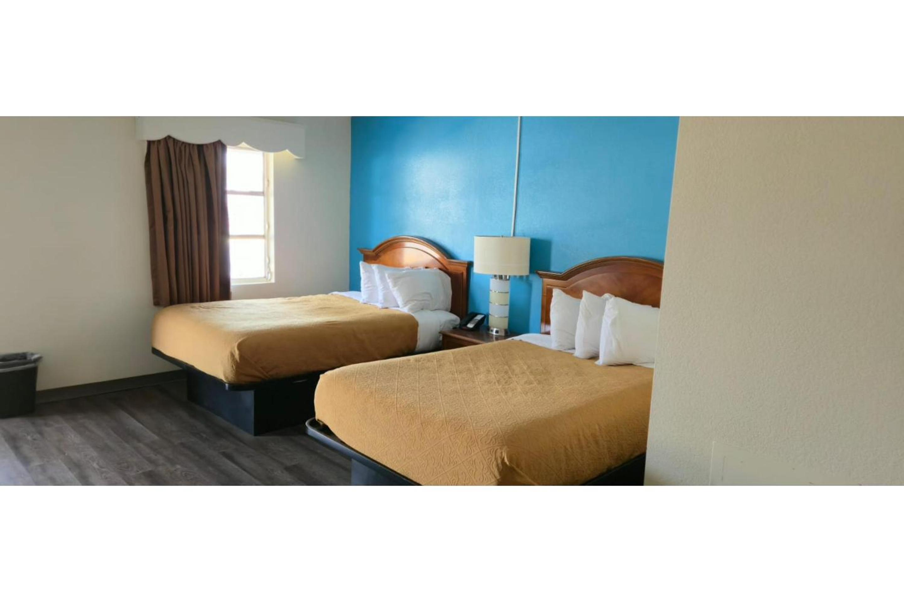 2 Double Beds Non-Smoking - Photo 6