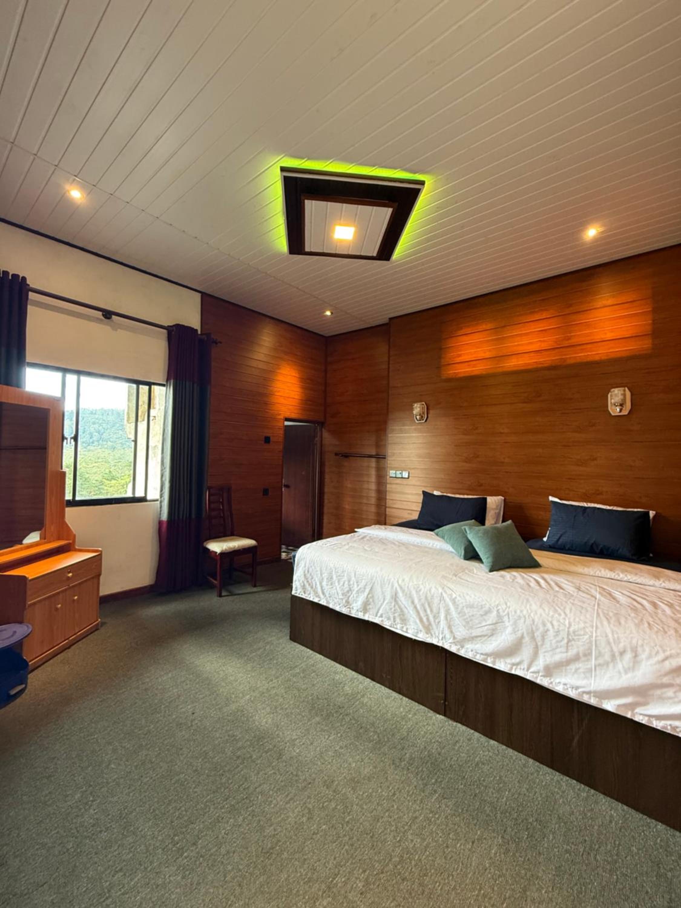 Deluxe King Room photo 2