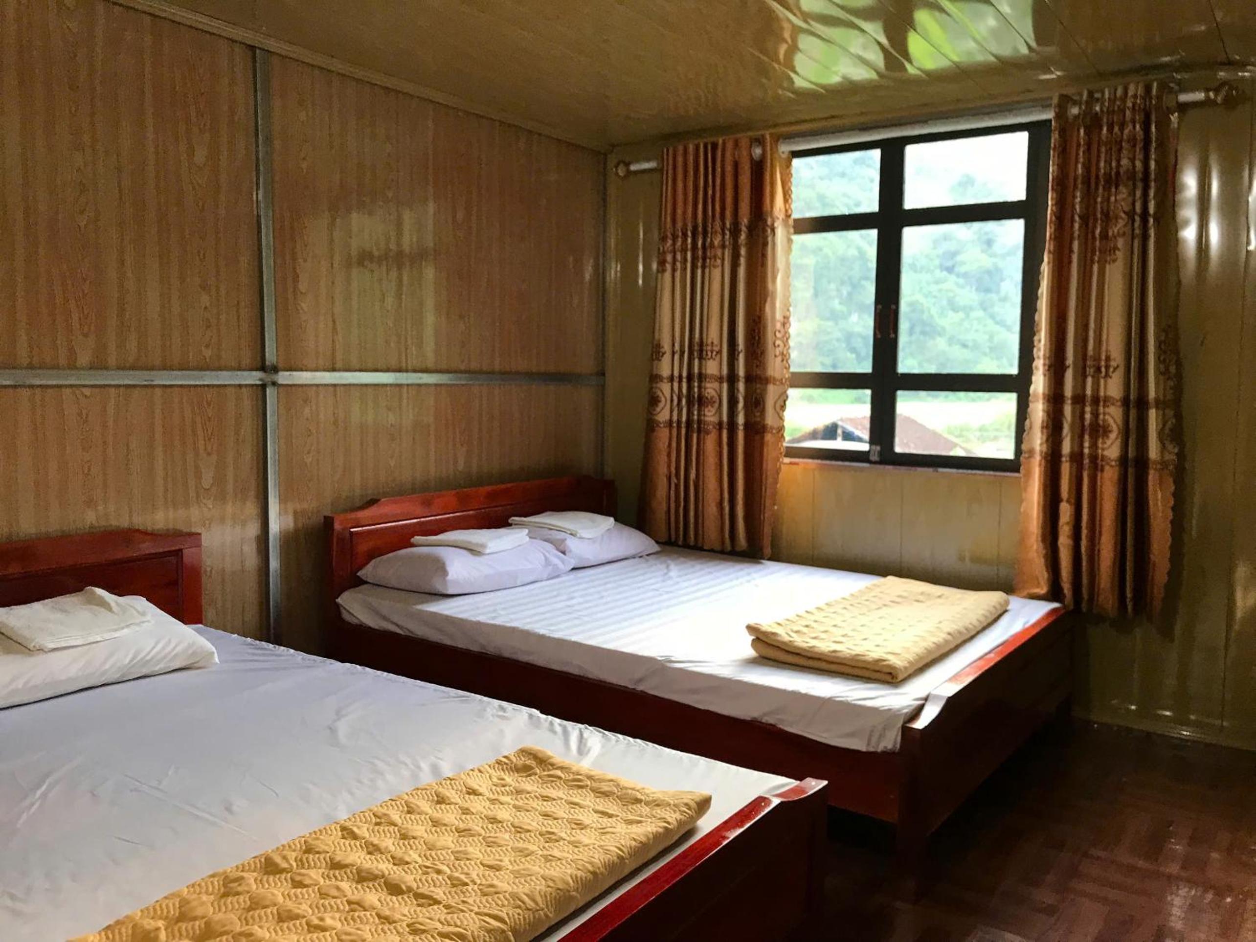 King Room with Two King Beds photo 3
