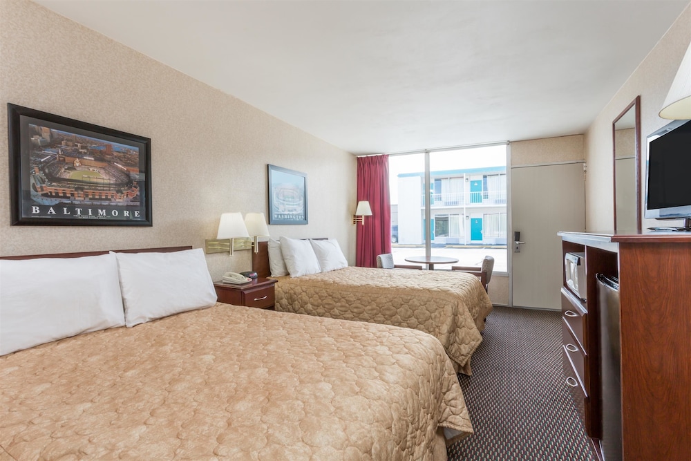 Standard Room, 2 Queen Beds, Smoking photo 3