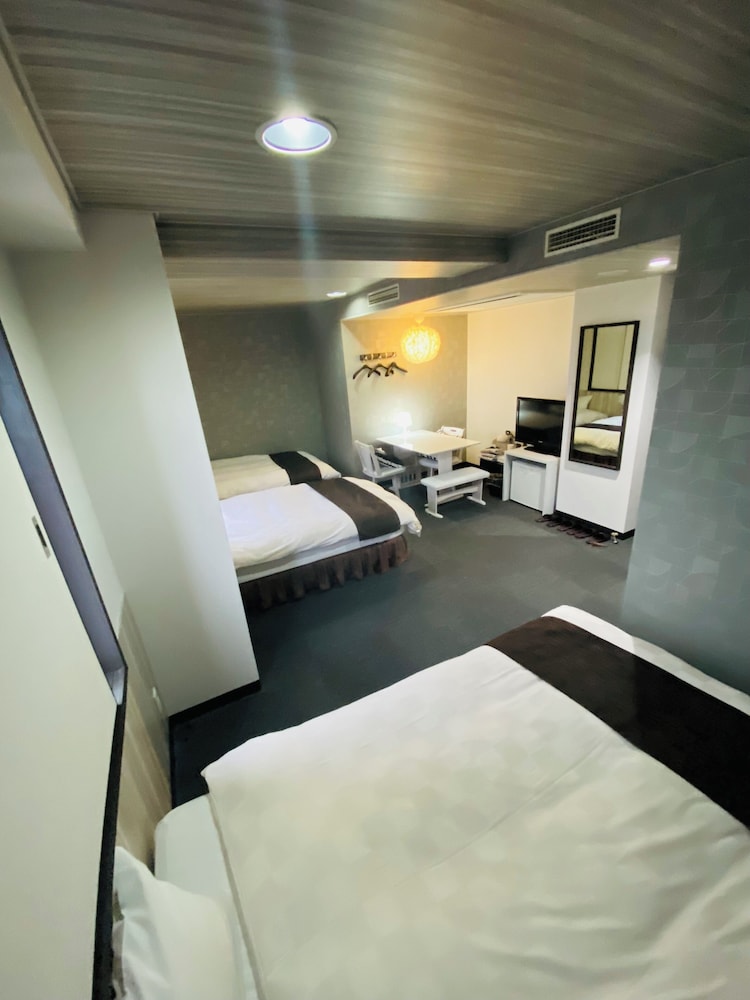Triple Room, Smoking photo 1