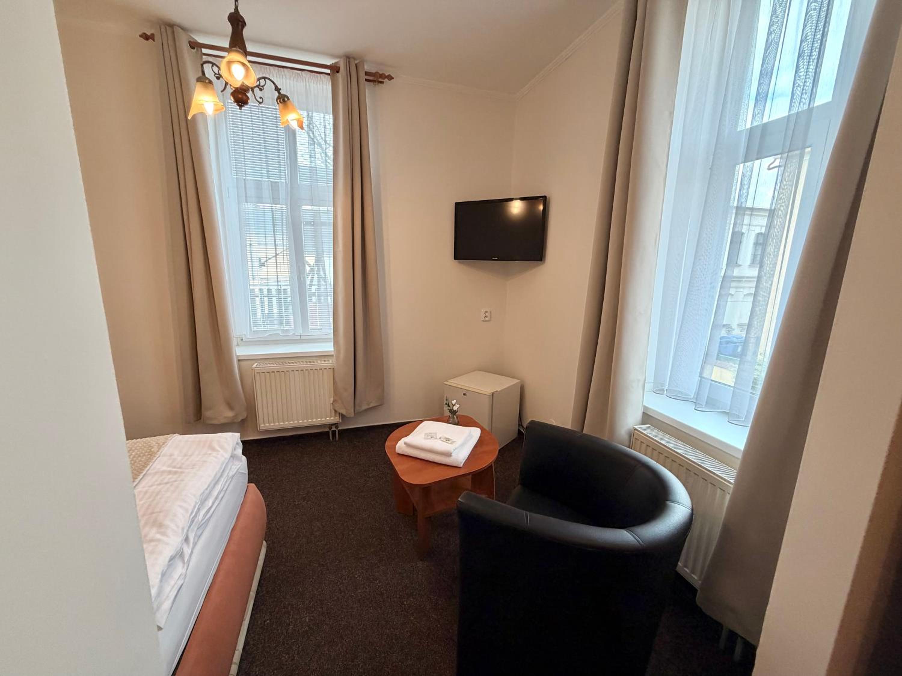 Single Room with Bath photo 2